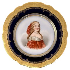 Ancienne assiette en porcelaine de Sèvres représentant Madame de Montespan Circa 1846