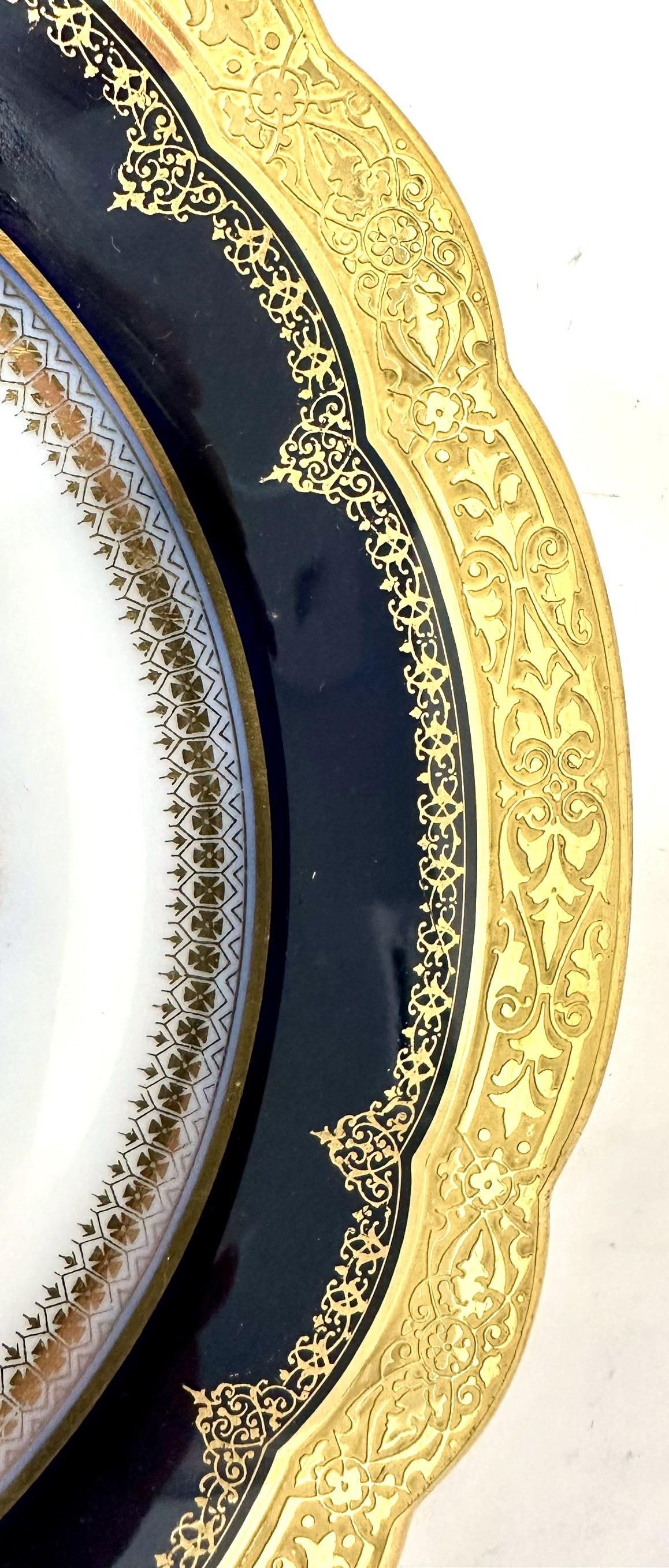 Antique French Sevres Porcelain Portrait Plate of Marie Antoinette, Circa 1846. In Good Condition For Sale In New Orleans, LA