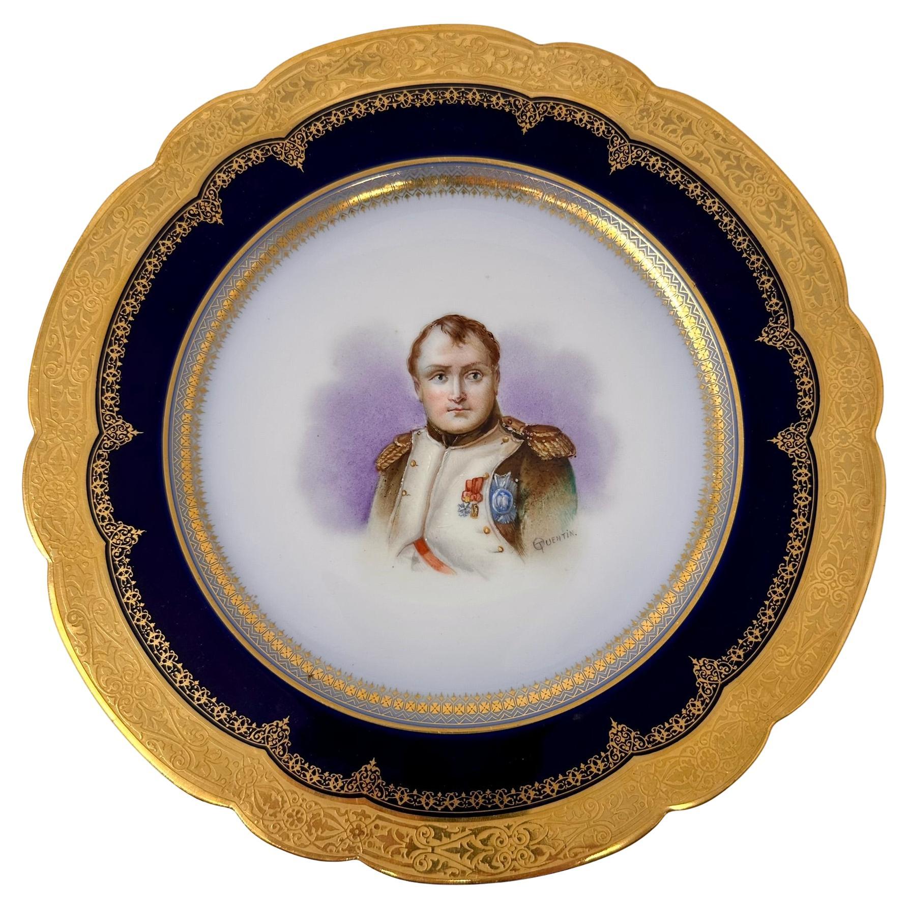 Ancienne assiette en porcelaine de Sèvres représentant Napoléon Bonaparte, Circa 1846