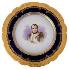 Ancienne assiette en porcelaine de Sèvres représentant Napoléon Bonaparte, Circa 1846