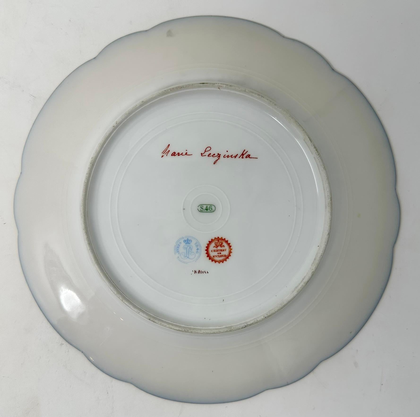 Antique French Sevres Porcelain Portrait Plate of Queen Marie Leszczyńska C 1846 en Bueno estado para la venta en New Orleans, LA