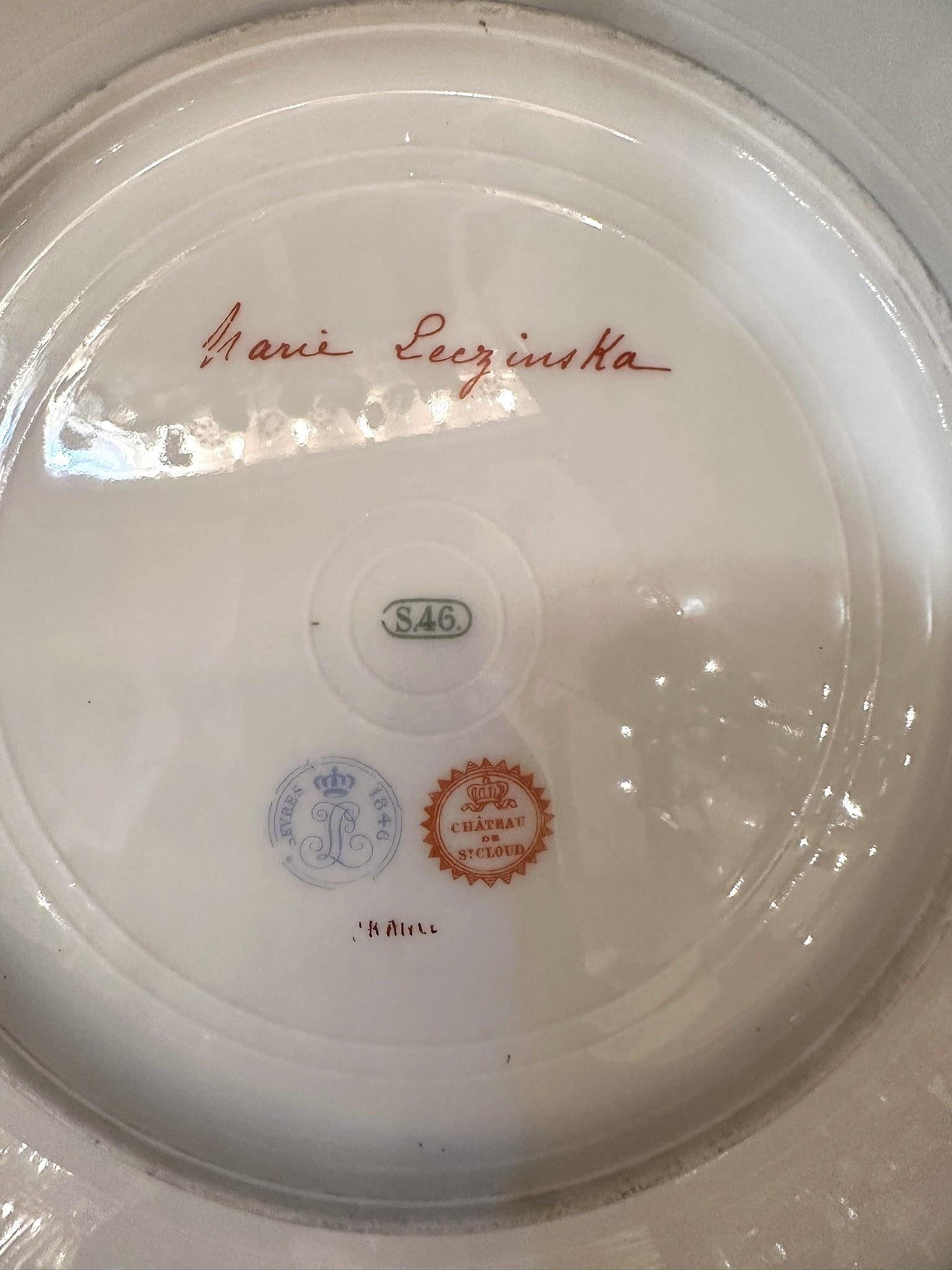 Antique French Sevres Porcelain Portrait Plate of Queen Marie Leszczyńska C 1846 siglo XIX en venta