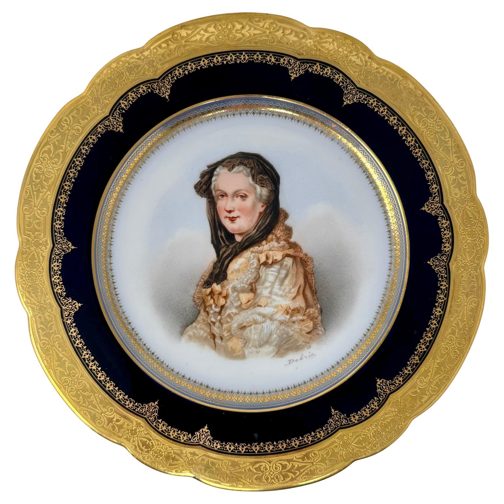 Ancienne assiette en porcelaine de Sèvres représentant la reine Marie Leszczyńska C 1846