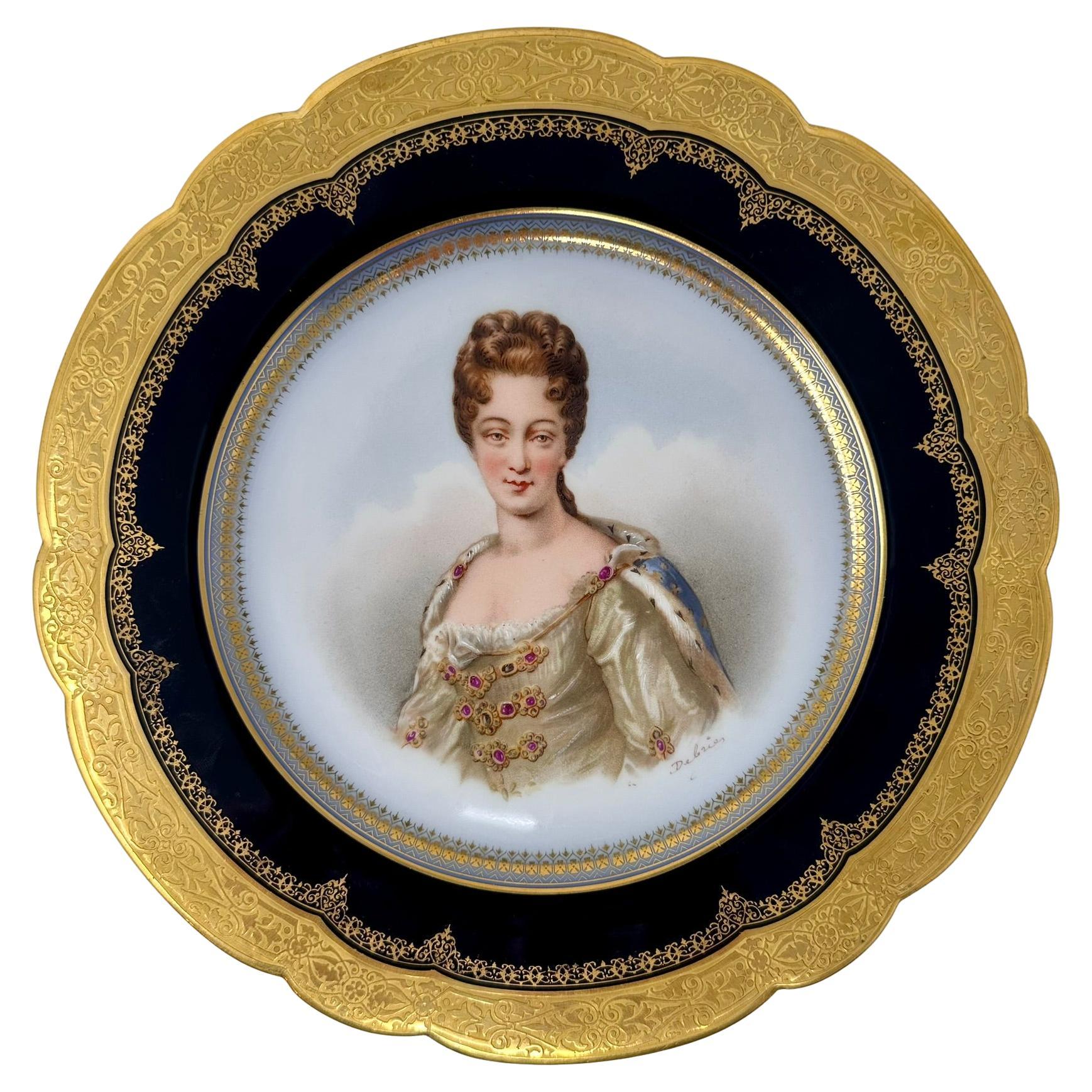 Ancienne assiette en porcelaine de Sèvres représentant la duchesse de Bourgogne C.I.C. 1846