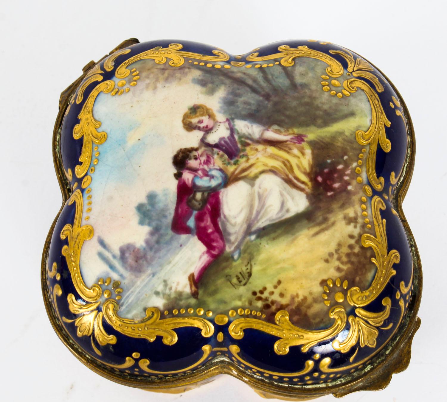 Antique French Sèvres Porcelain Quatrefoil Casket, 19th Century In Good Condition In London, GB