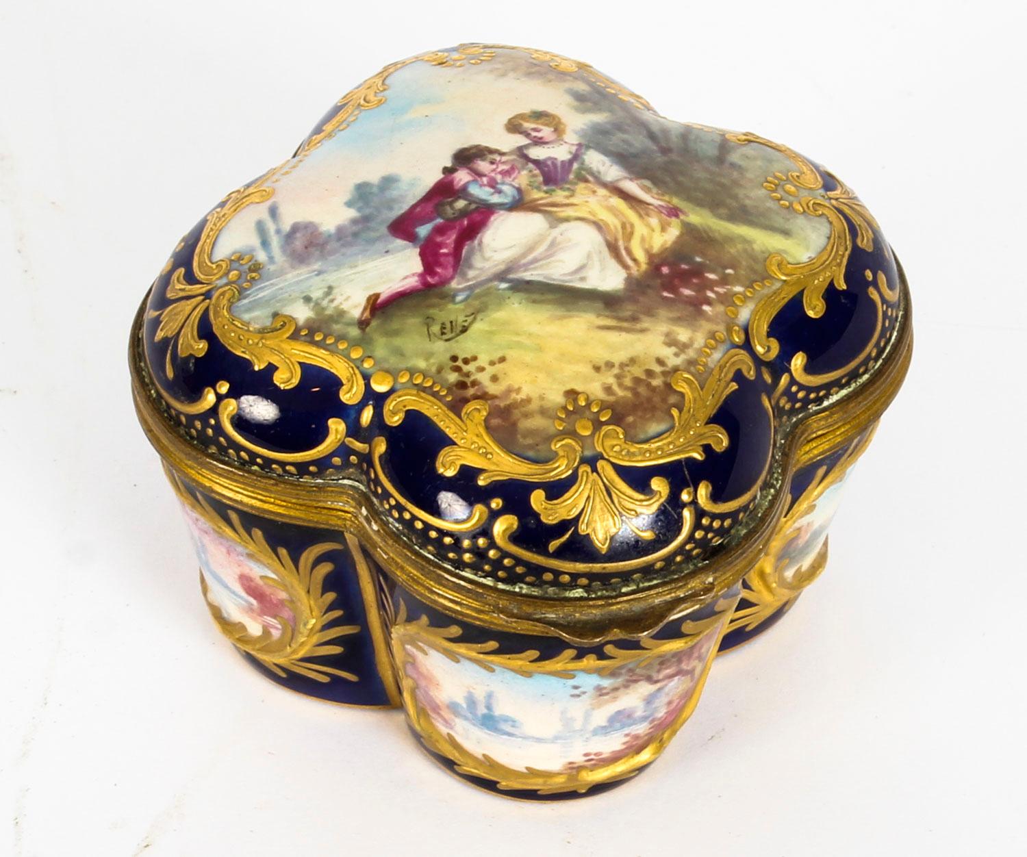 Mid-19th Century Antique French Sèvres Porcelain Quatrefoil Casket, 19th Century