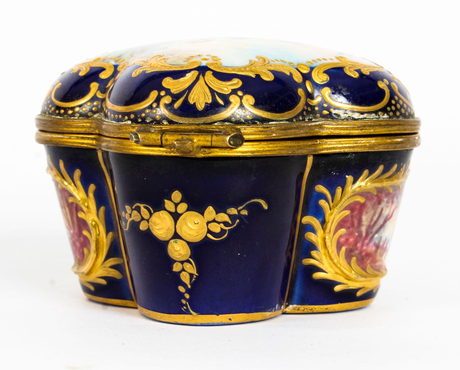 Antique French Sèvres Porcelain Quatrefoil Casket, 19th Century 1