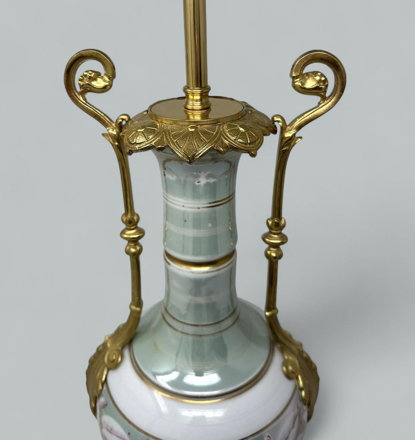 Antique French Sèvres Porcelain Still Life Ormolu Celadon Table Lamp Bronce siglo XIX en venta