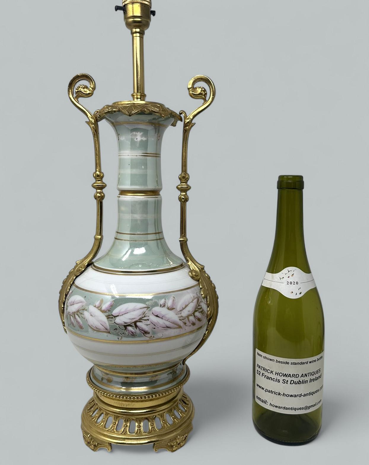 Antique French Sèvres Porcelain Still Life Ormolu Celadon Table Lamp Bronce en venta 2