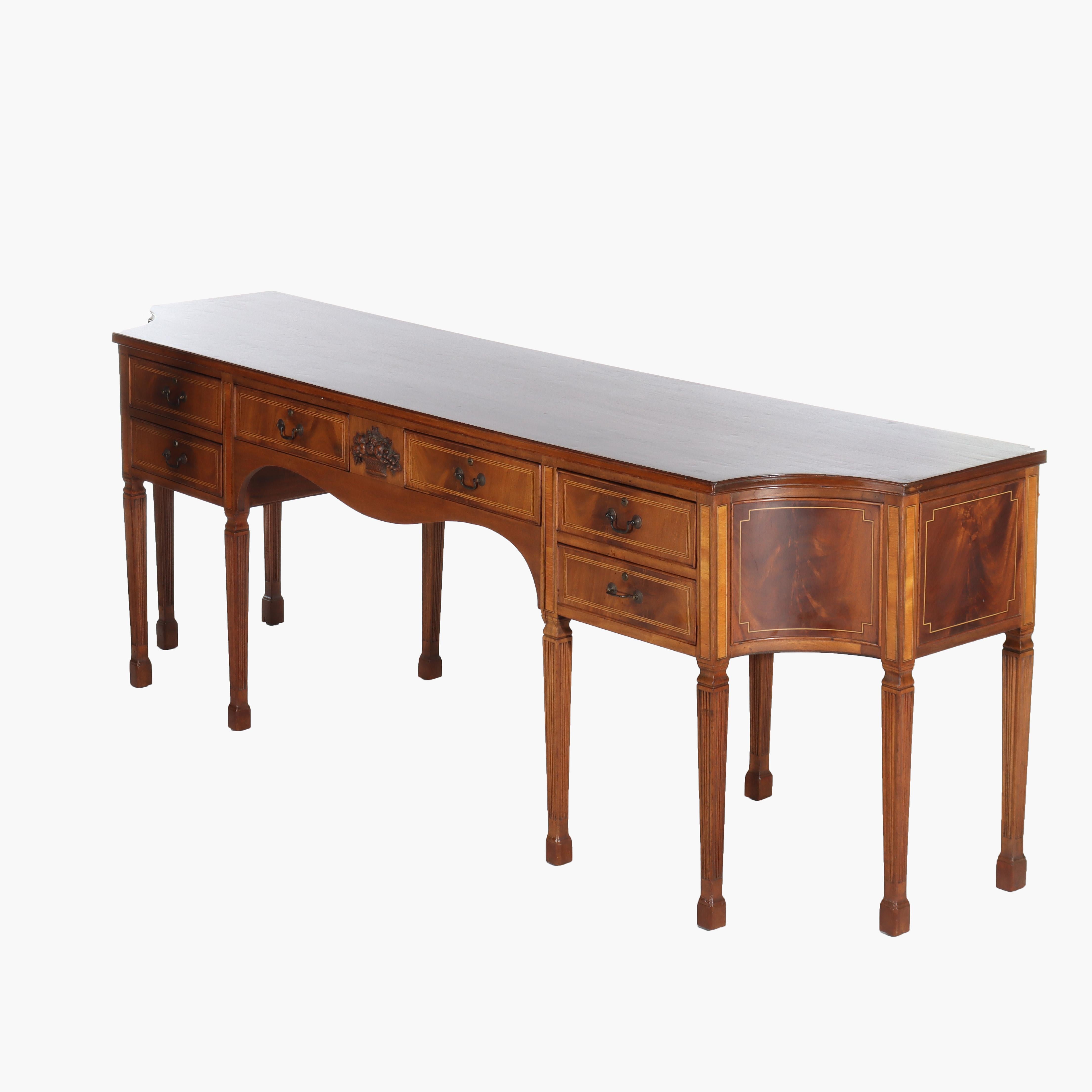 Antique French Sheraton Credenza in mogano intagliato Circa 1930 In condizioni buone in vendita a Big Flats, NY