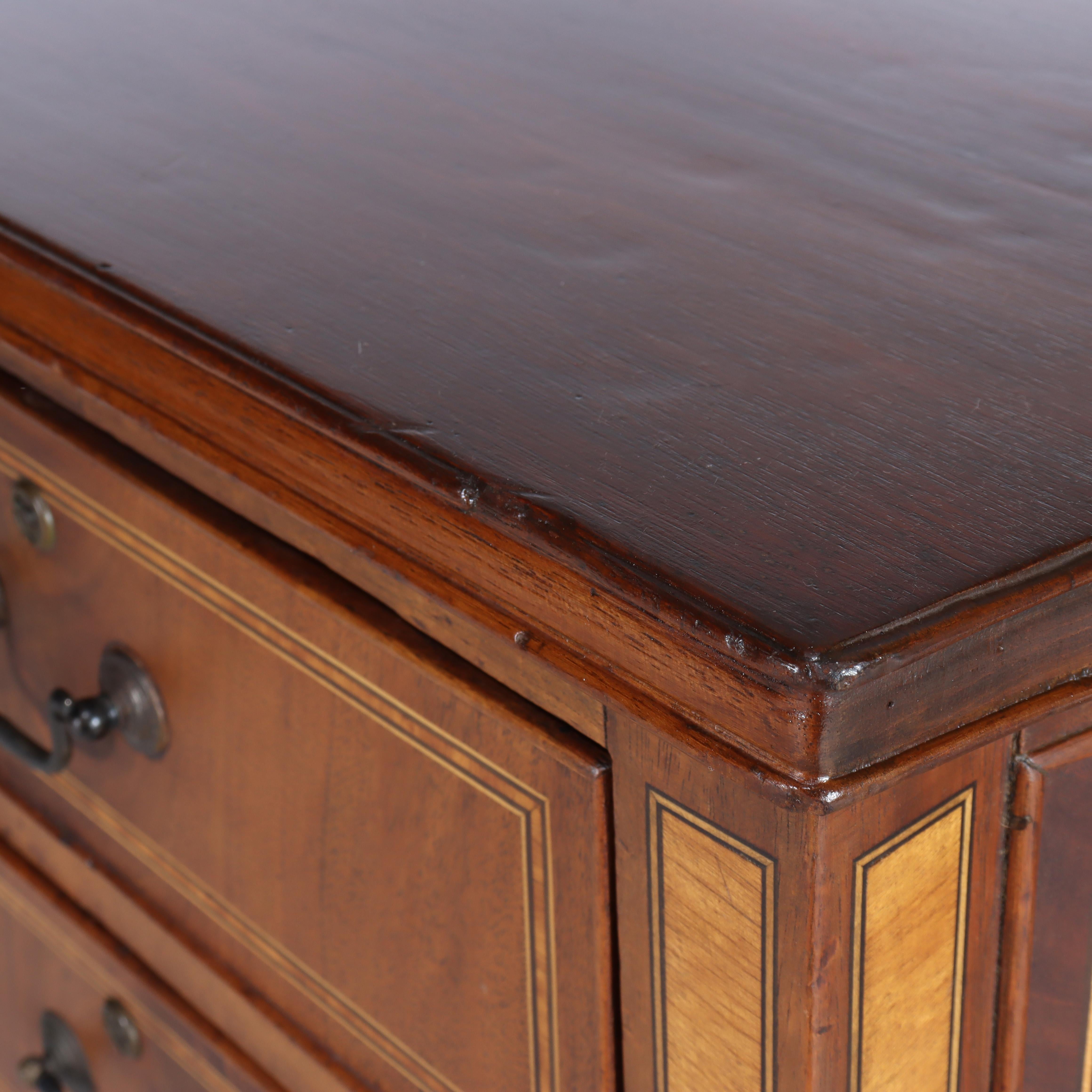 Antique French Sheraton Credenza in mogano intagliato Circa 1930 in vendita 4