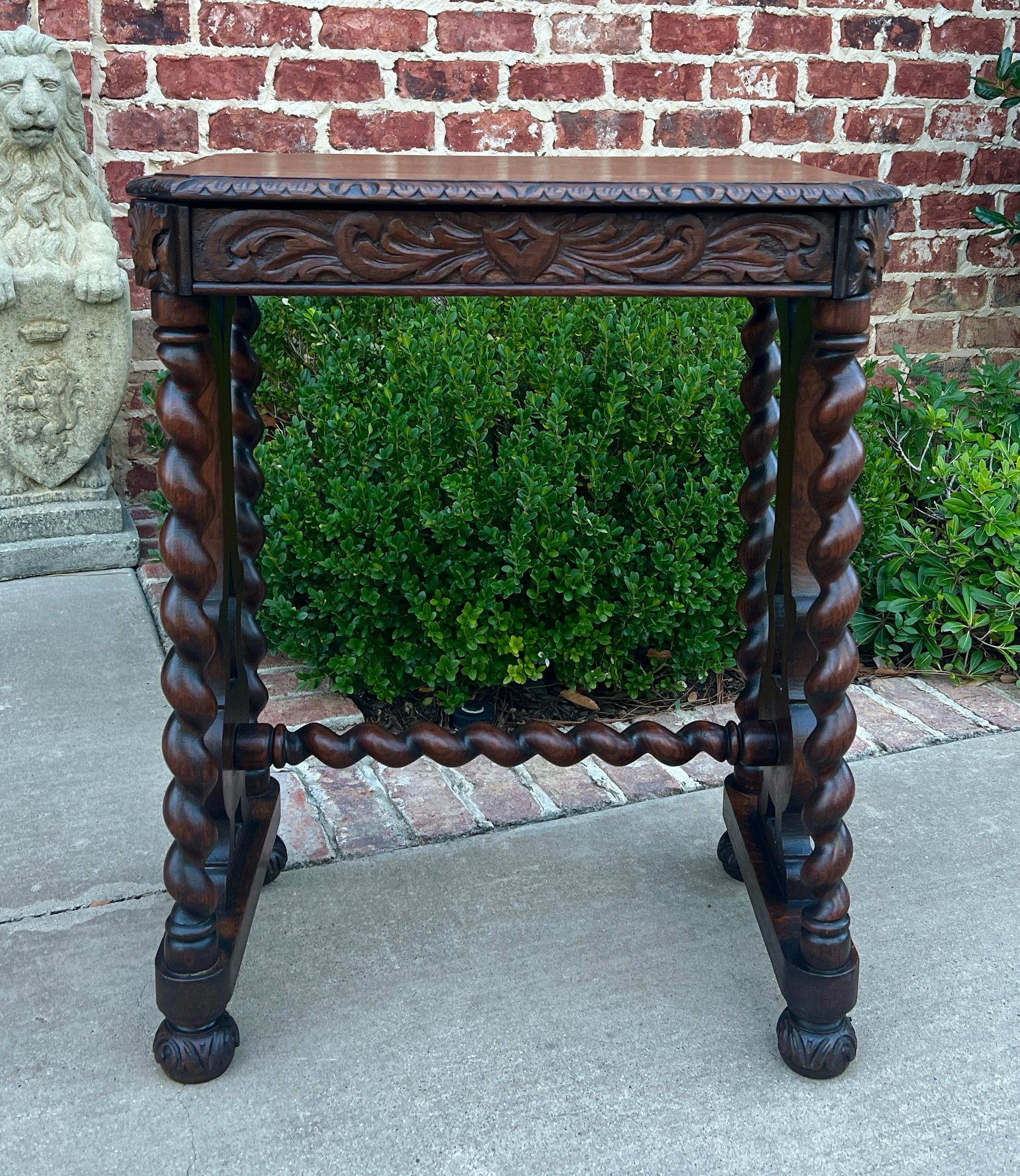 BEAUTIFUL Late 19th Century Antique French Carved Oak Barley Twist Accent Table, End Table, Entry, Hall, Sofa, or Center Table with Drawer~~Victorian Era Renaissance Revival
~~c. 1890s~~ RARE~~

These versatile tables were very popular in late