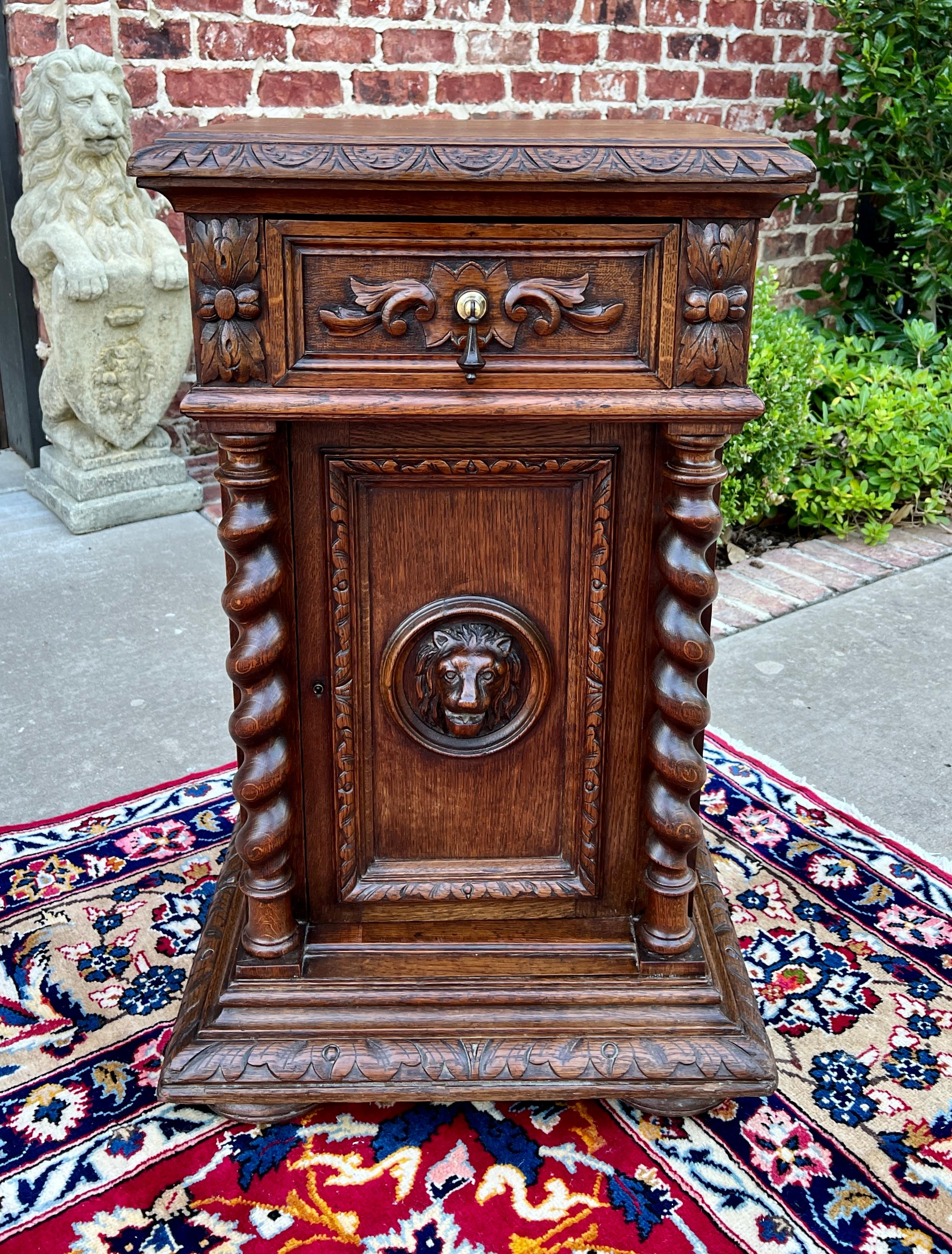 Ancienne table d'appoint française à piédestal BARLEY TWIST en chêne Renaissance 19C en vente 2