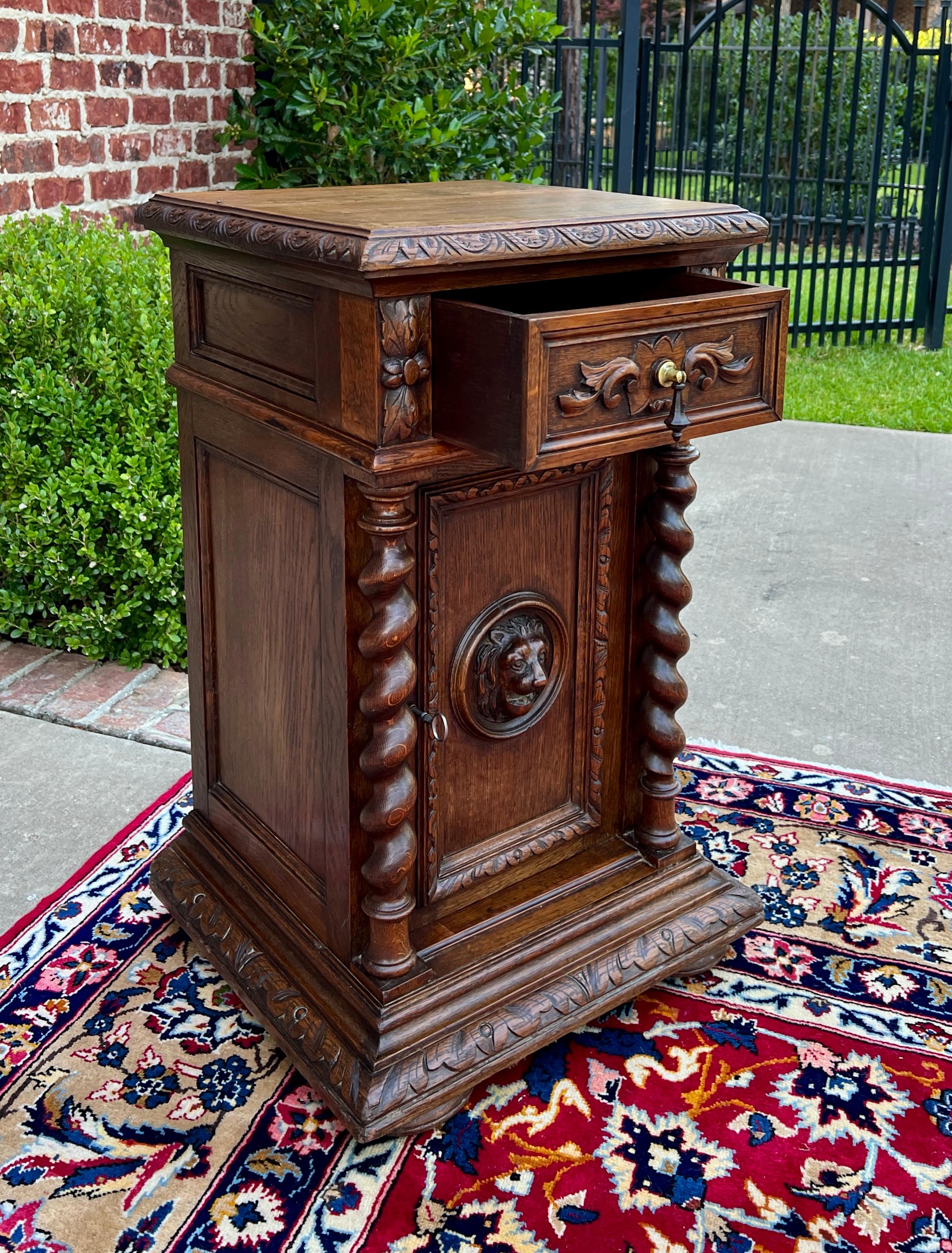 Ancienne table d'appoint française à piédestal BARLEY TWIST en chêne Renaissance 19C en vente 5
