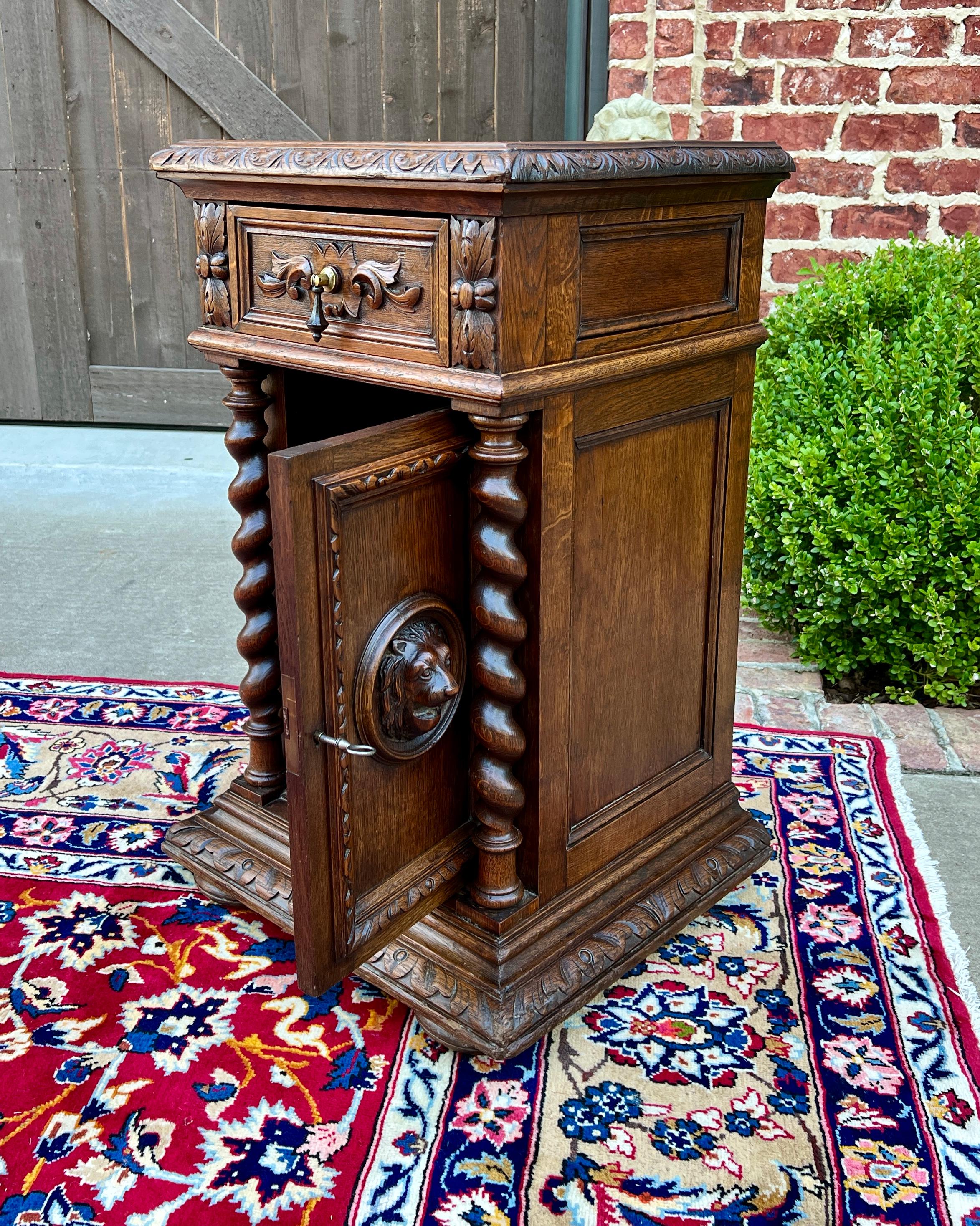 Ancienne table d'appoint française à piédestal BARLEY TWIST en chêne Renaissance 19C en vente 6