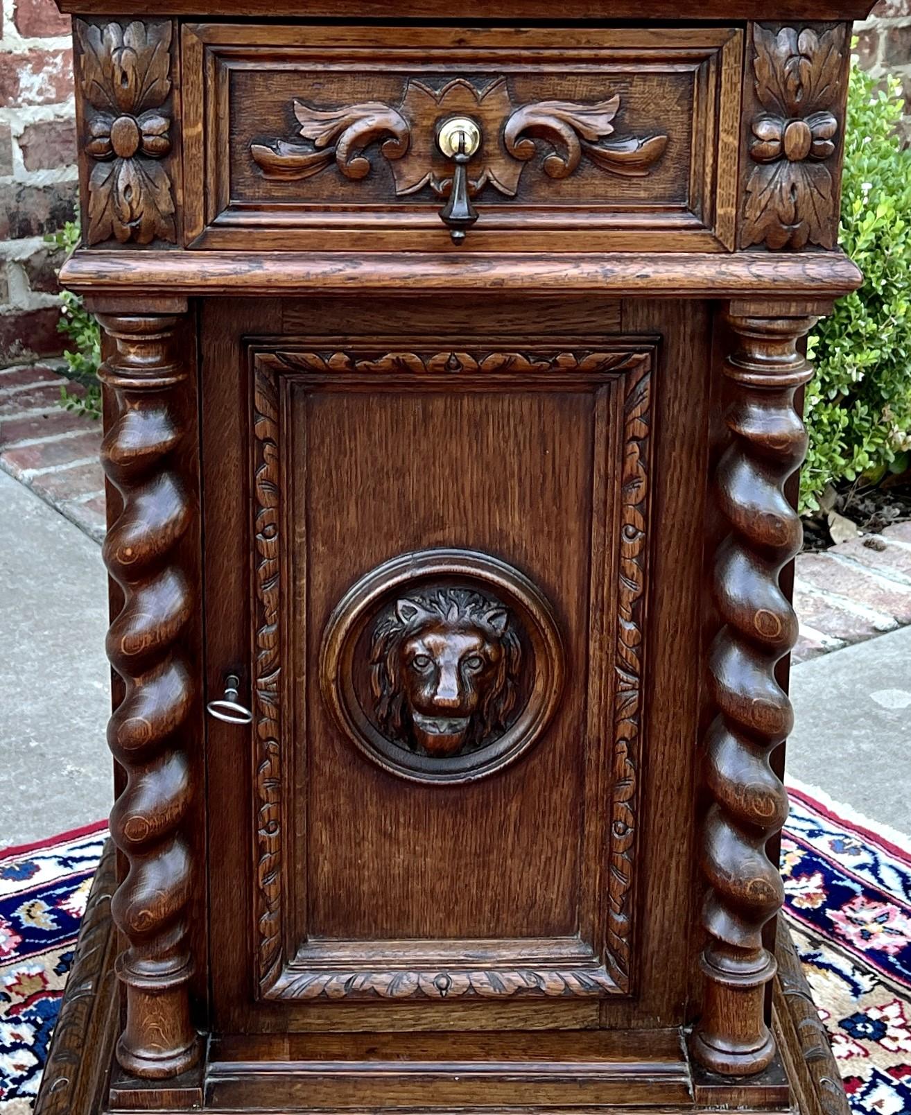 Ancienne table d'appoint française à piédestal BARLEY TWIST en chêne Renaissance 19C en vente 8