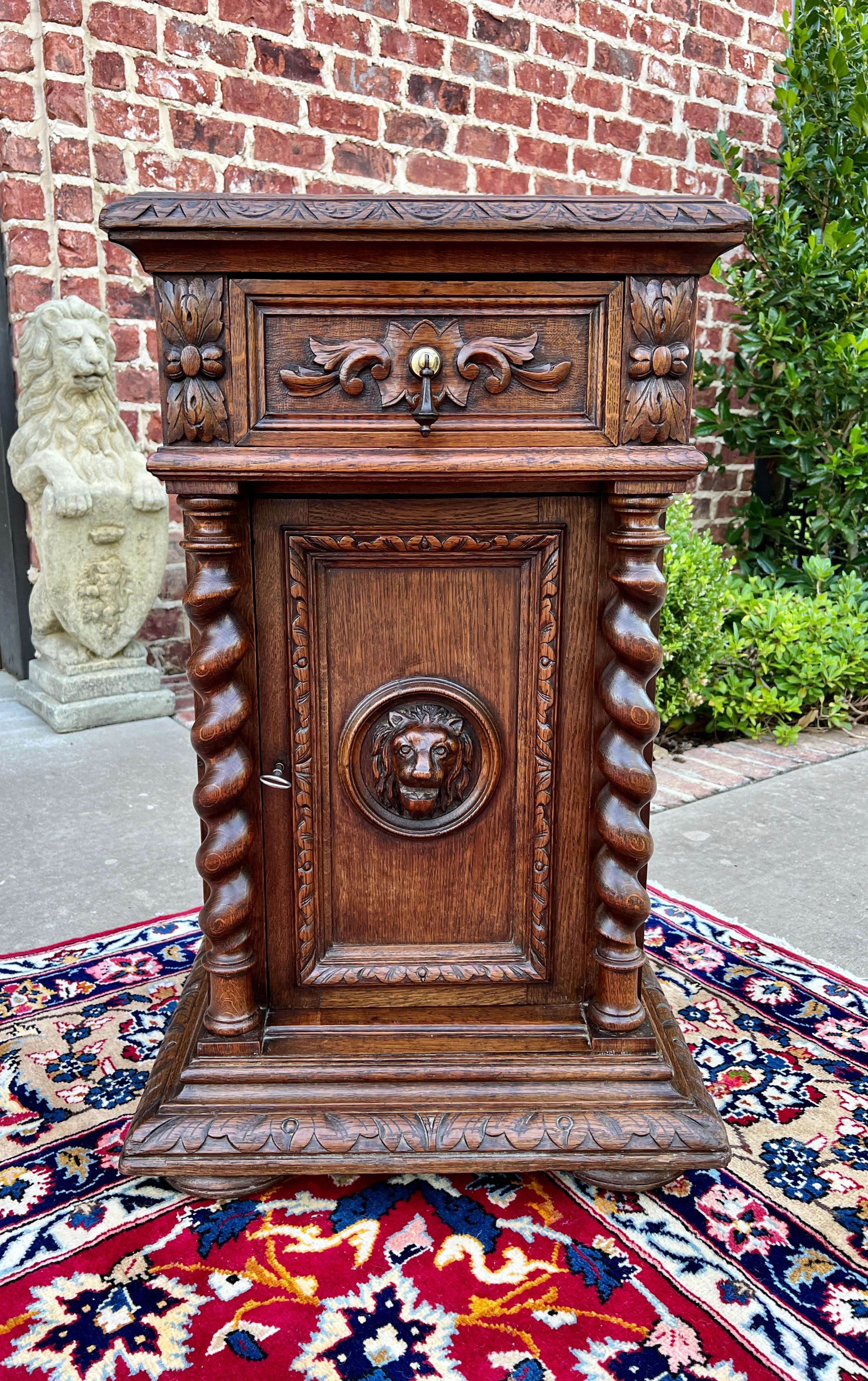 Ancienne table d'appoint française à piédestal BARLEY TWIST en chêne Renaissance 19C en vente 9