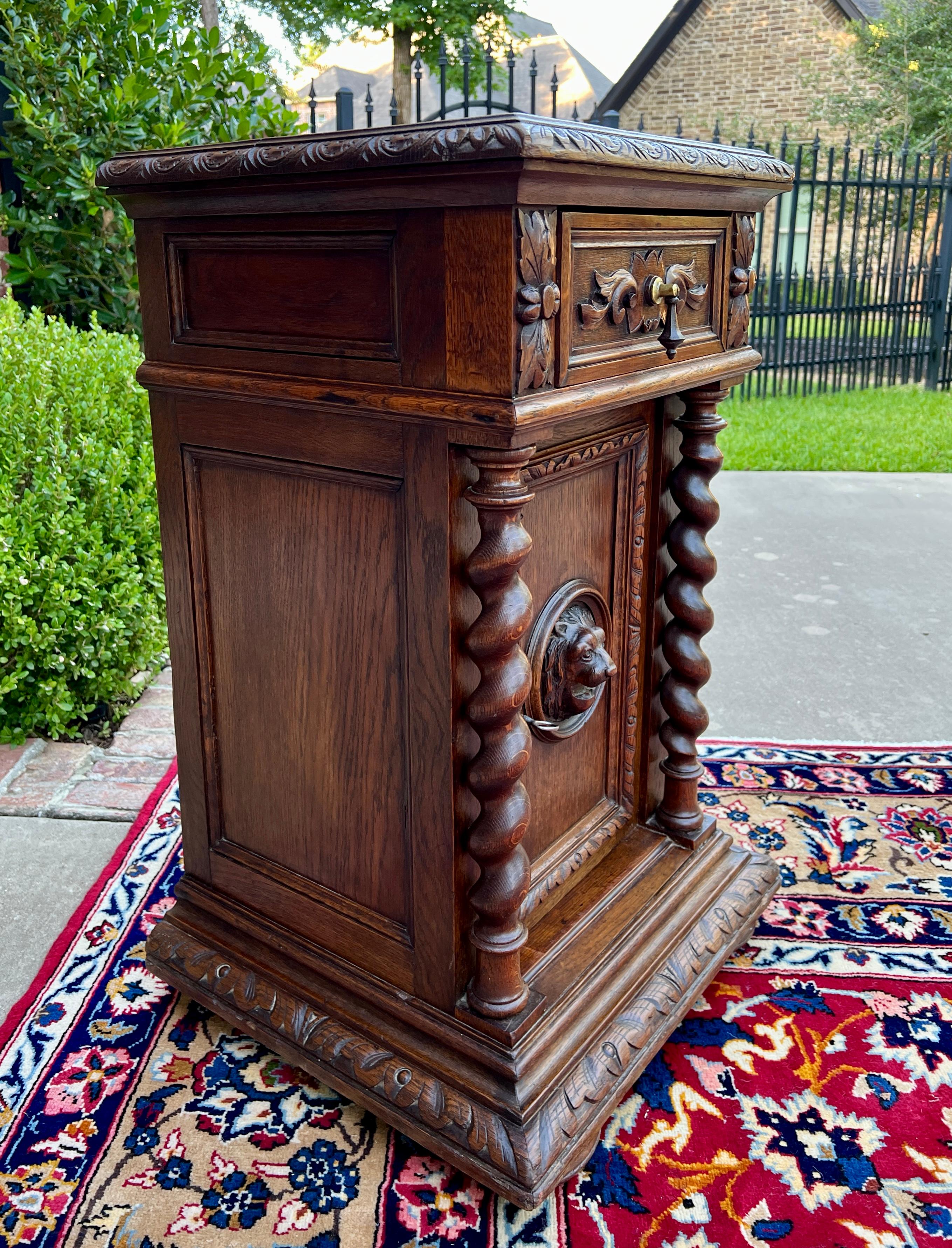 Ancienne table d'appoint française à piédestal BARLEY TWIST en chêne Renaissance 19C en vente 10