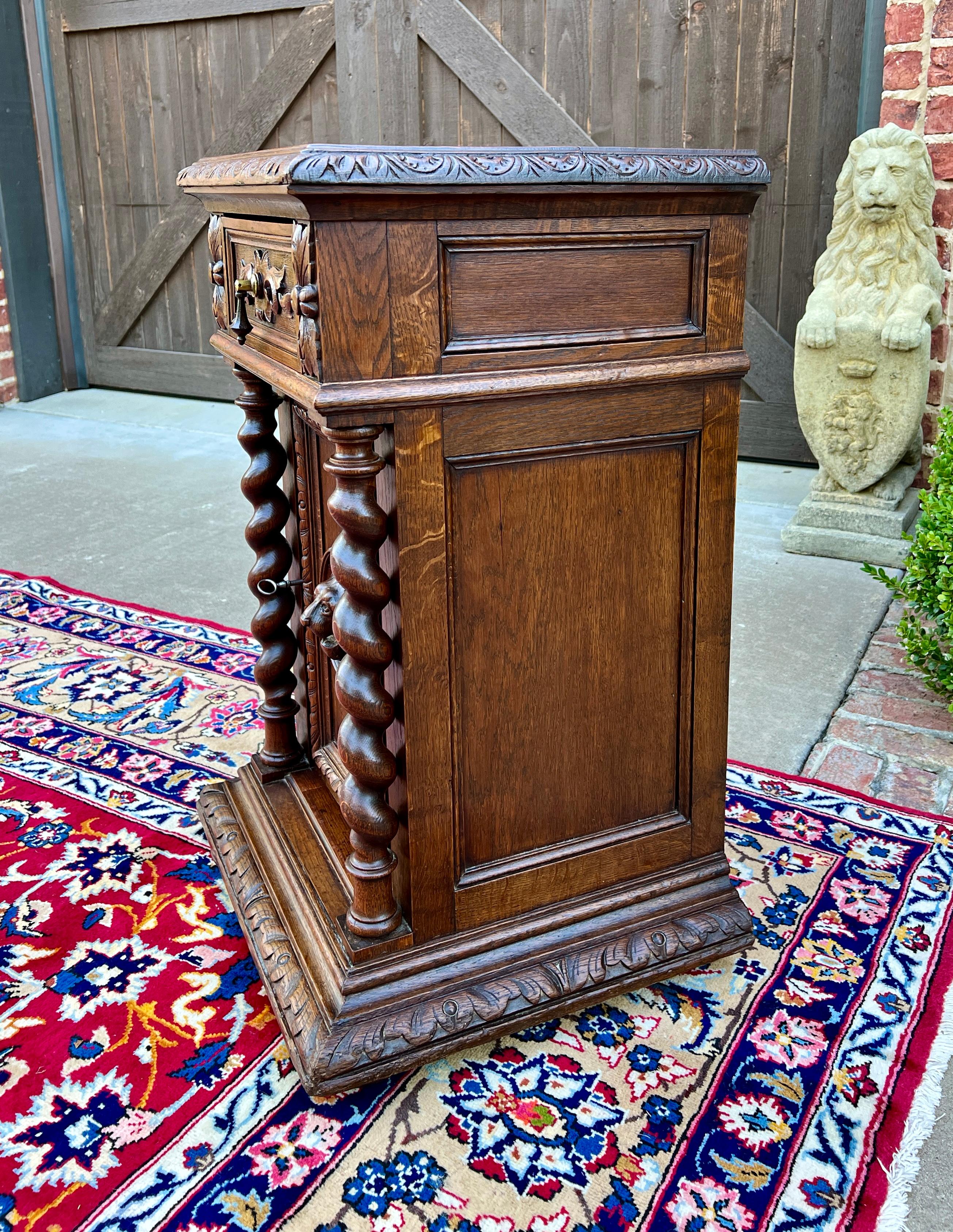 Ancienne table d'appoint française à piédestal BARLEY TWIST en chêne Renaissance 19C en vente 11