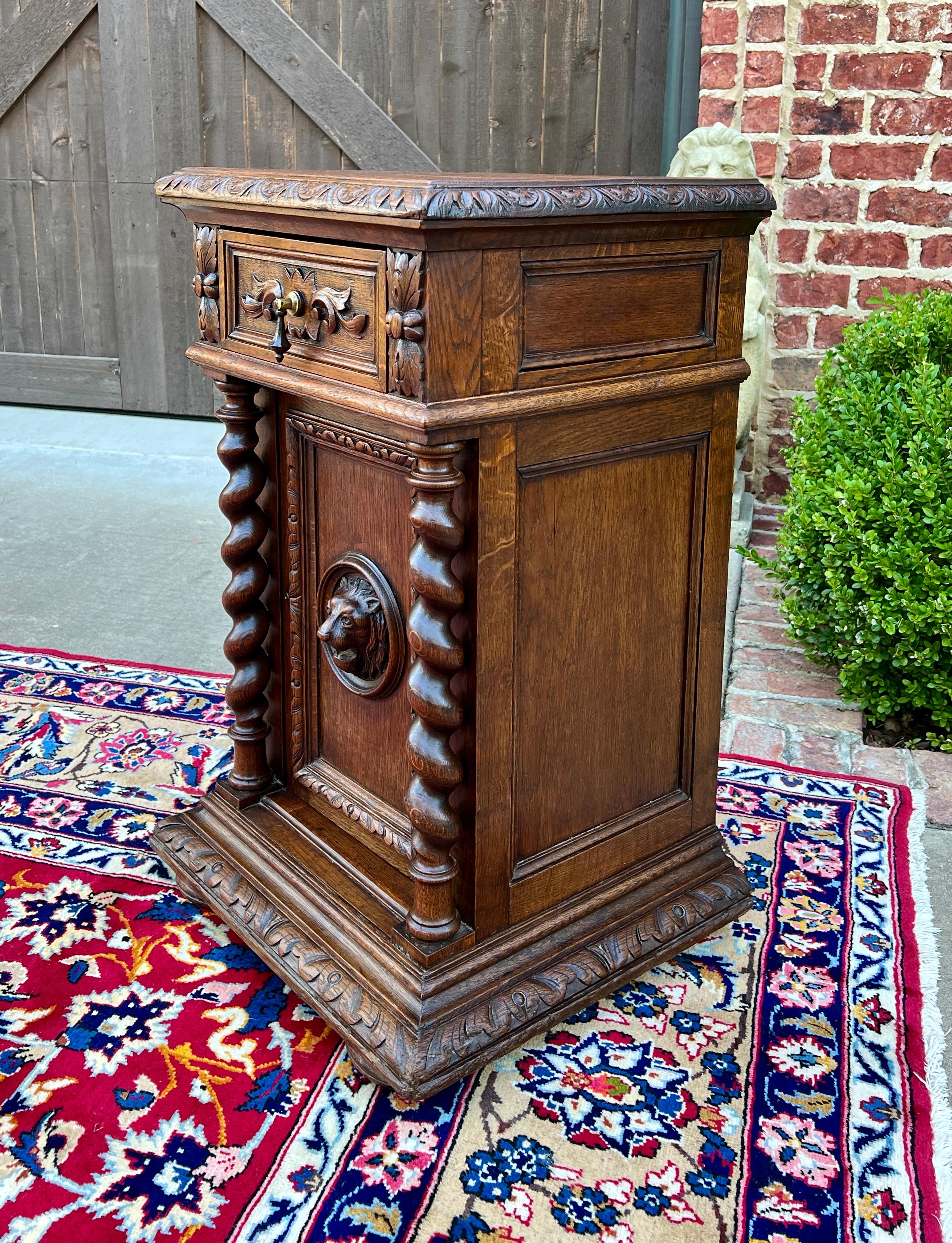 Ancienne table d'appoint française à piédestal BARLEY TWIST en chêne Renaissance 19C Bon état - En vente à Tyler, TX
