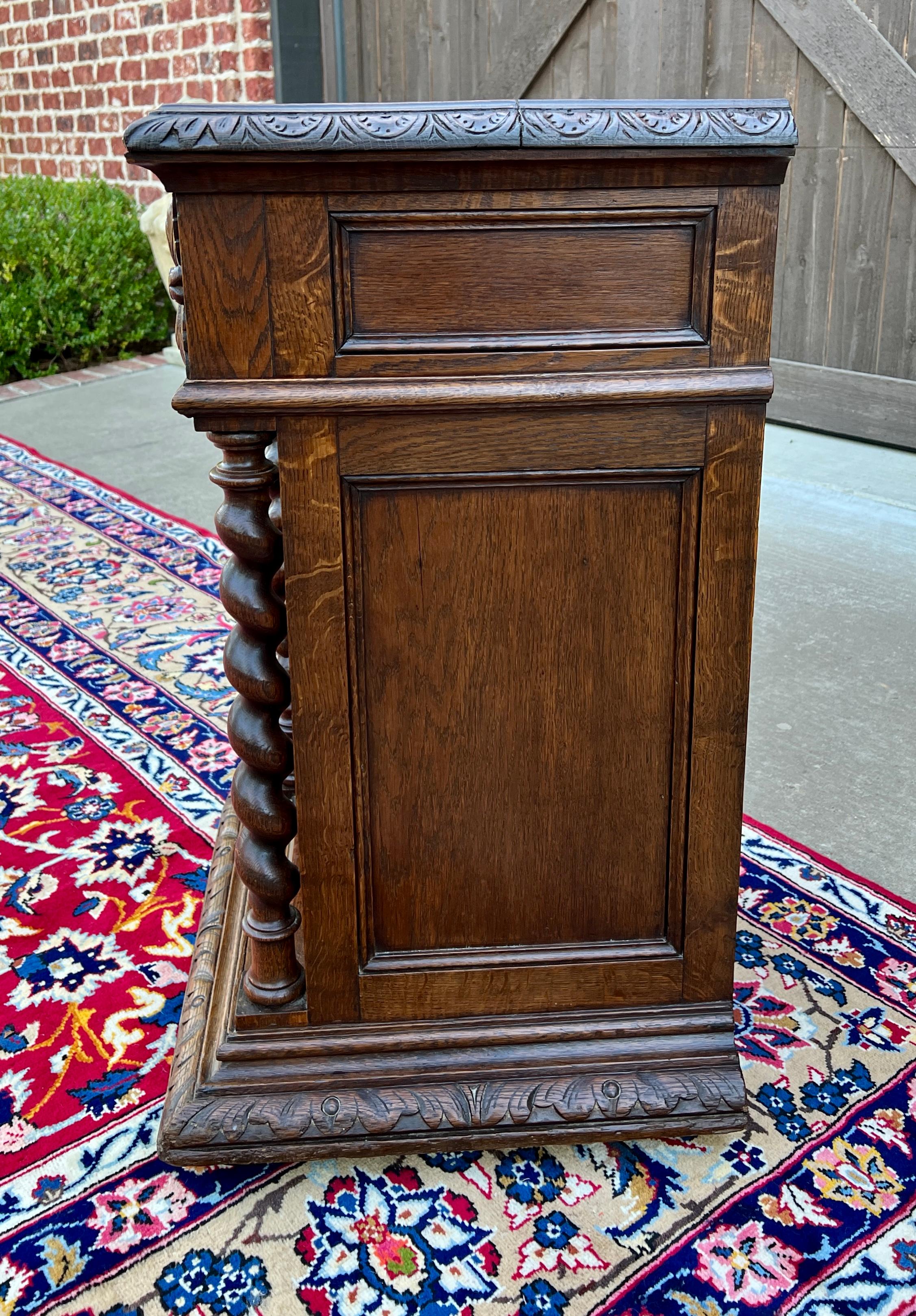 Chêne Ancienne table d'appoint française à piédestal BARLEY TWIST en chêne Renaissance 19C en vente