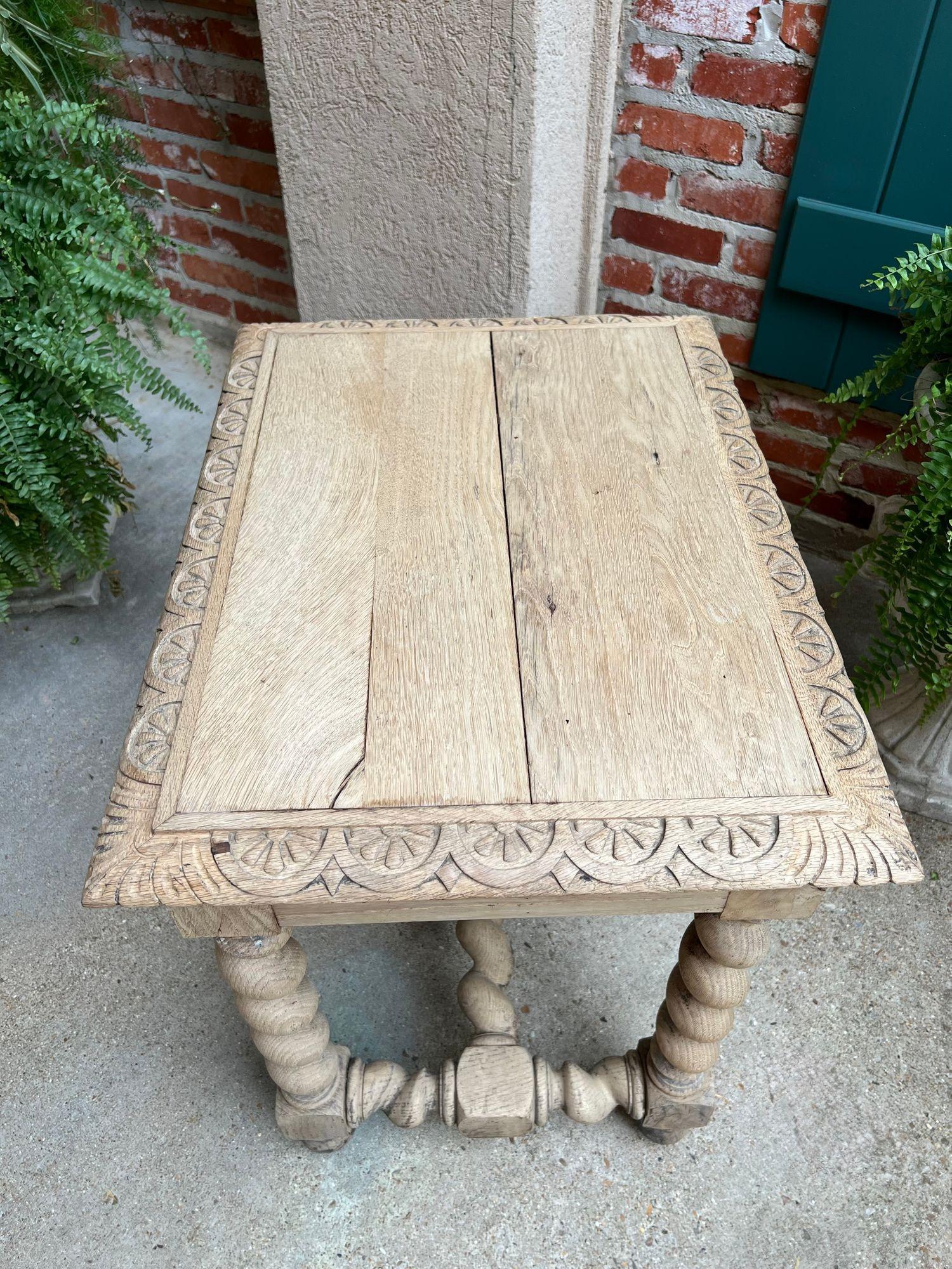 Antique French Side Table Barley Twist Bleached Carved Nightstand Oak Louis XIII en vente 3