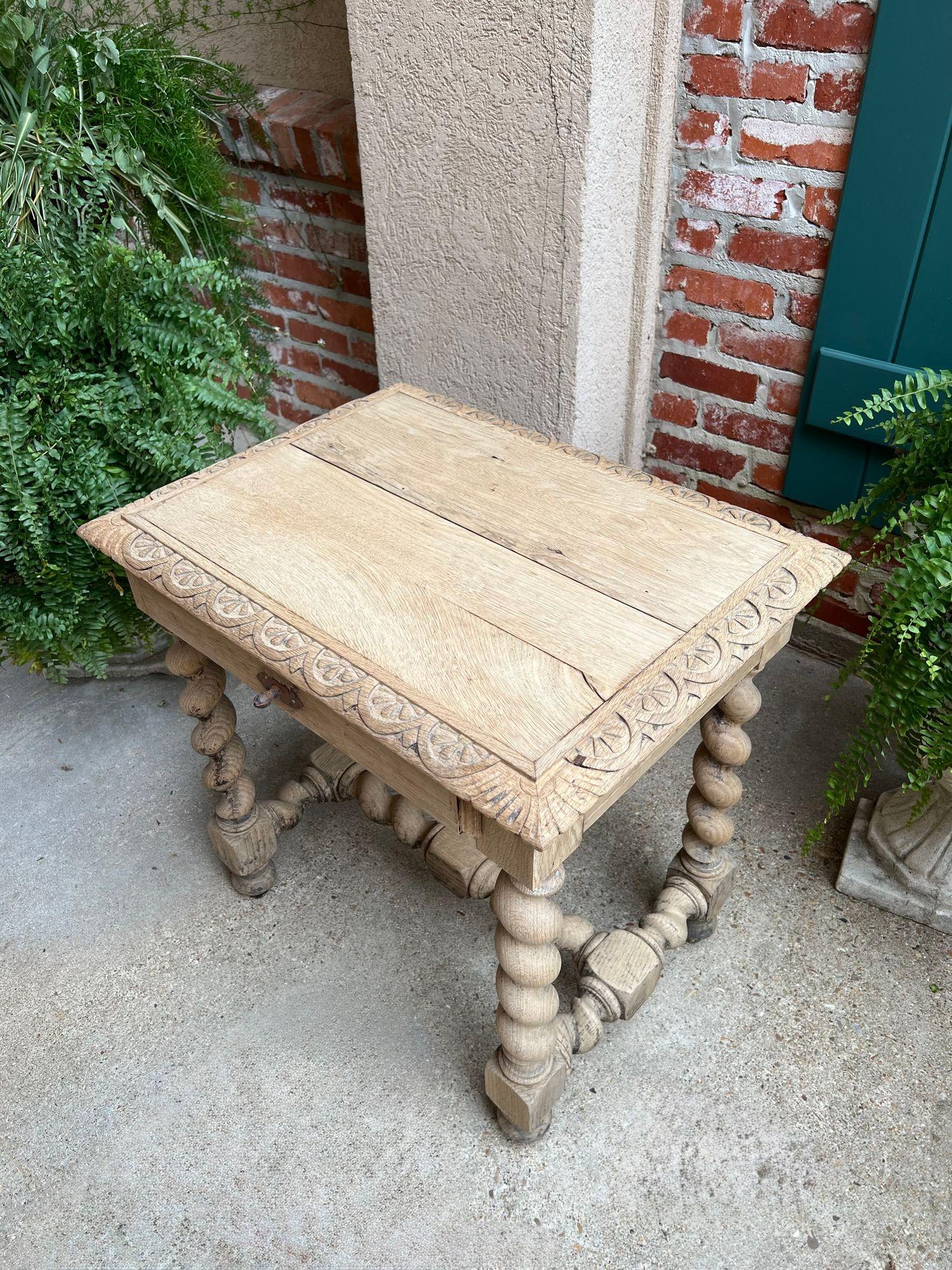 Antique French Side Table Barley Twist Bleached Carved Nightstand Oak Louis XIII en vente 7