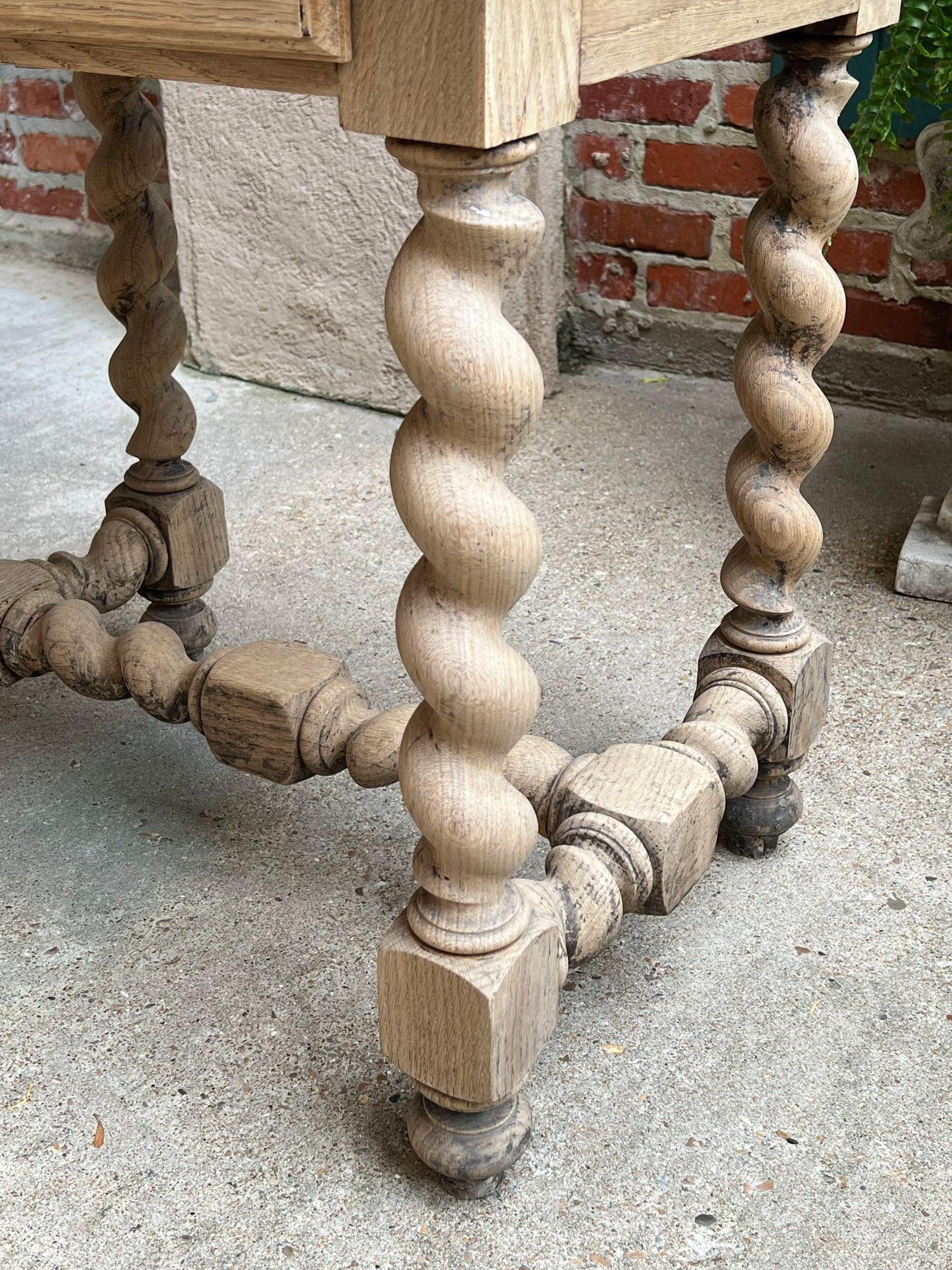 Antique French Side Table Barley Twist Bleached Carved Nightstand Oak Louis XIII en vente 8