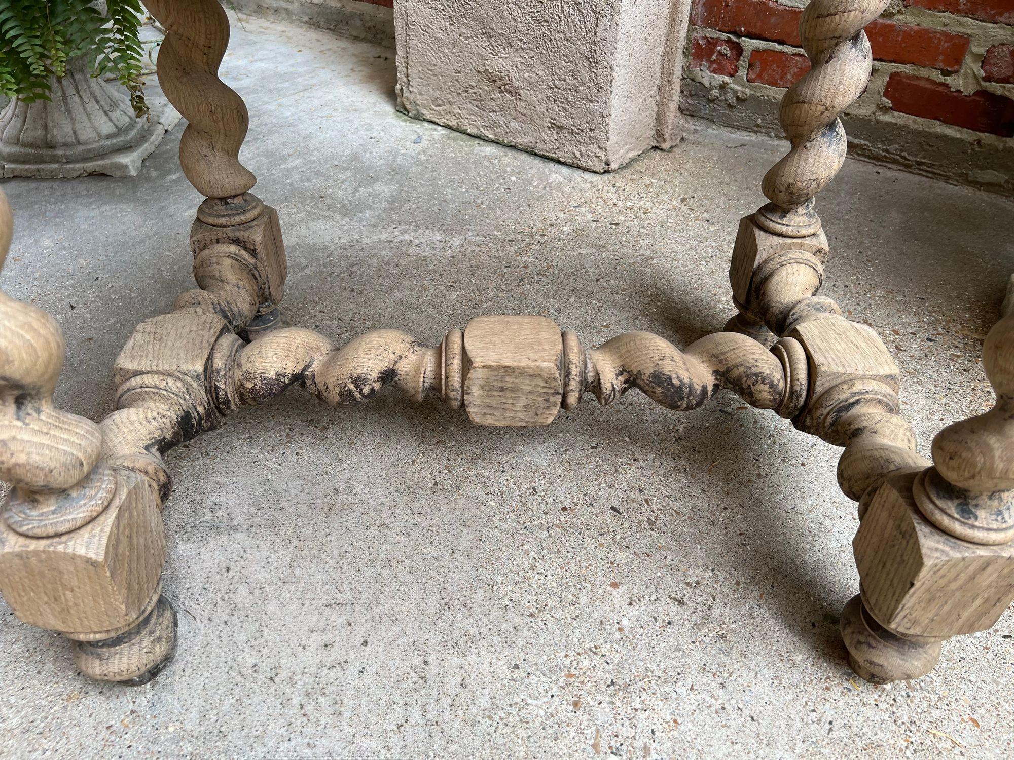 Antique French Side Table Barley Twist Bleached Carved Nightstand Oak Louis XIII en vente 9