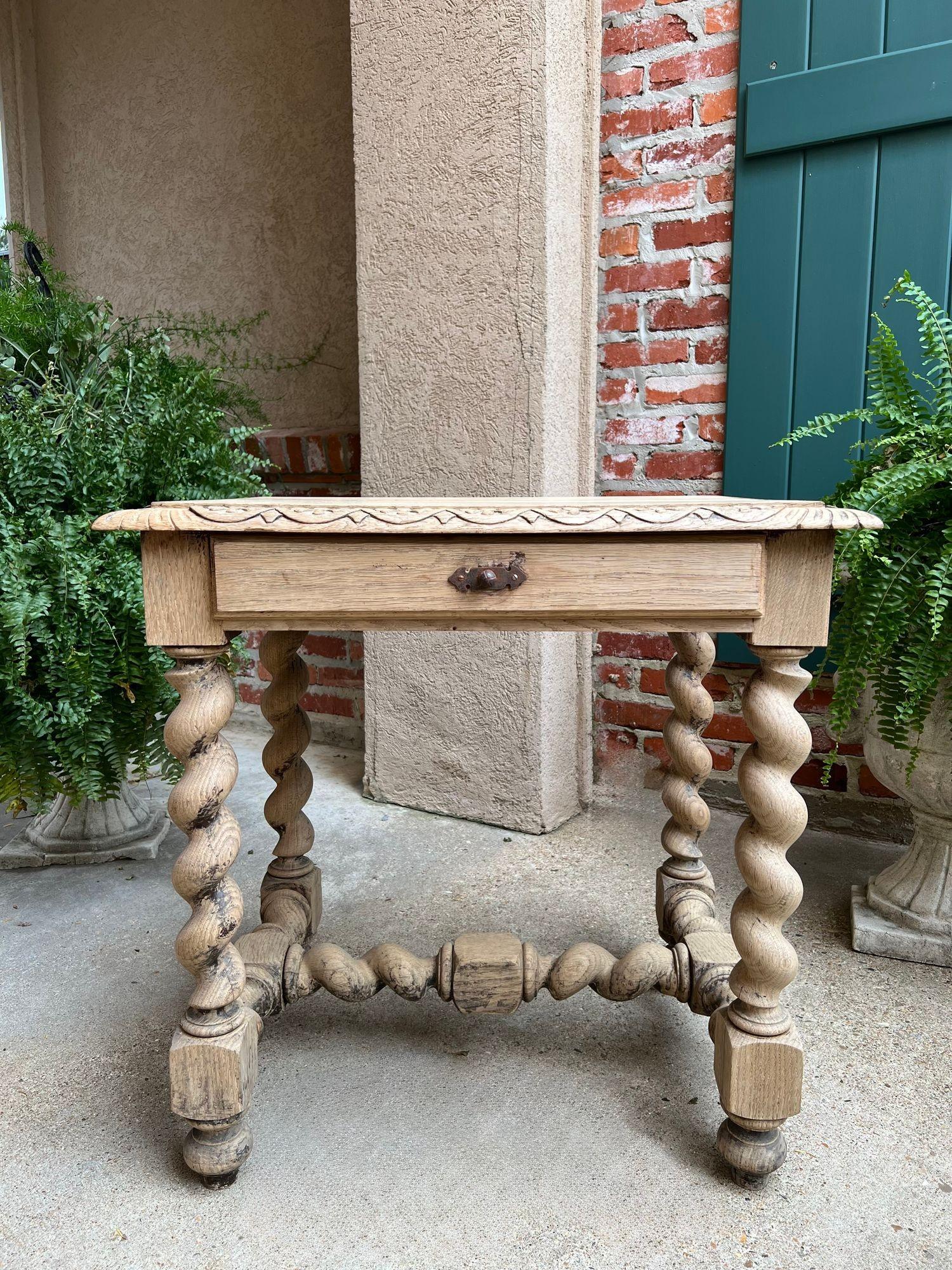 Blanchi Antique French Side Table Barley Twist Bleached Carved Nightstand Oak Louis XIII en vente