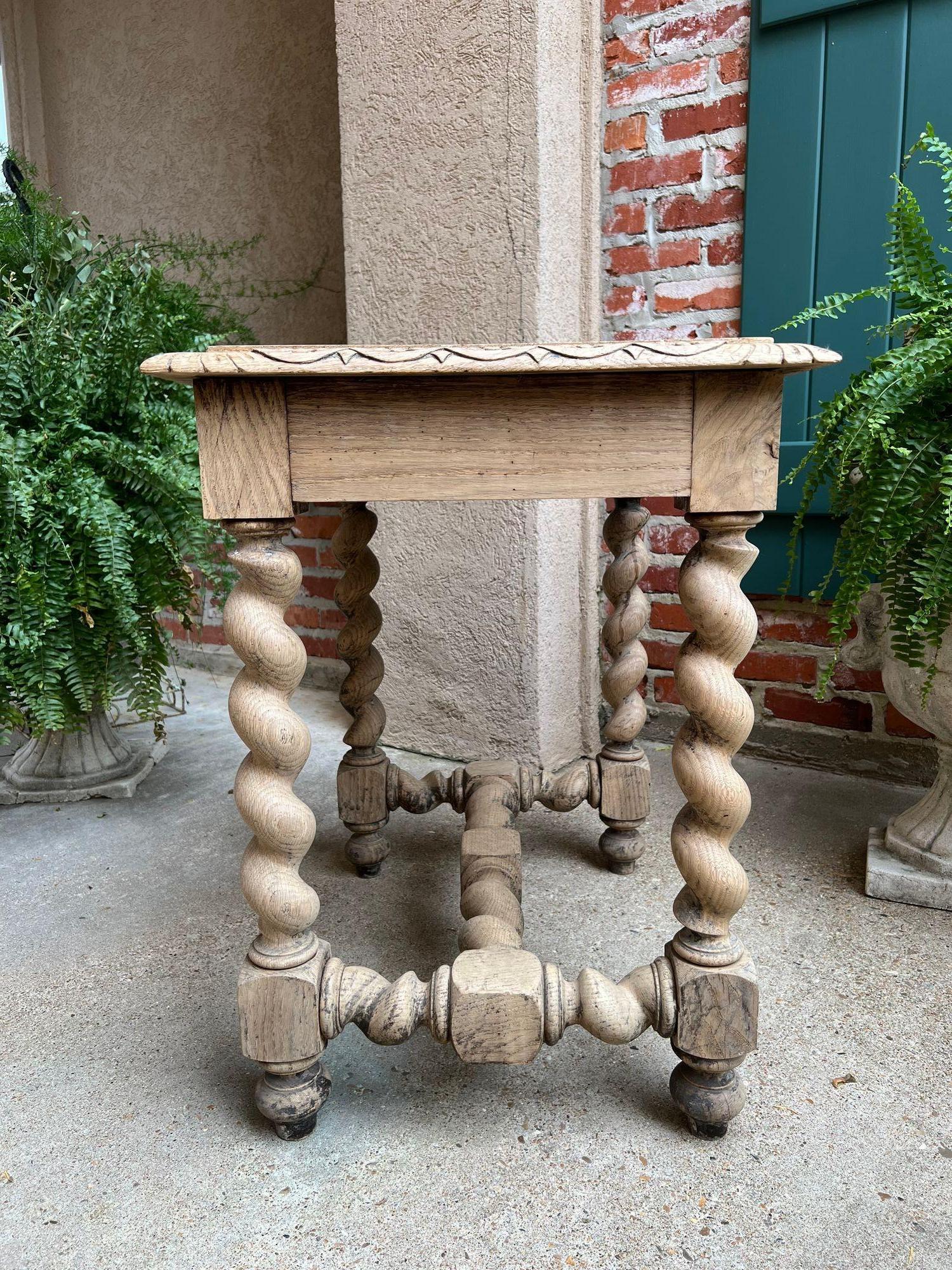 Chêne Antique French Side Table Barley Twist Bleached Carved Nightstand Oak Louis XIII en vente