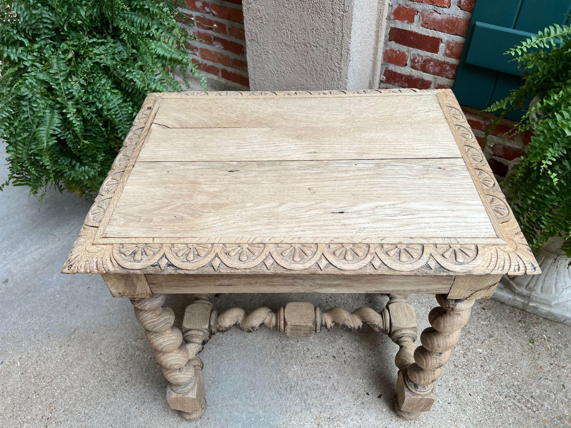 Antique French Side Table Barley Twist Bleached Carved Nightstand Oak Louis XIII en vente 1
