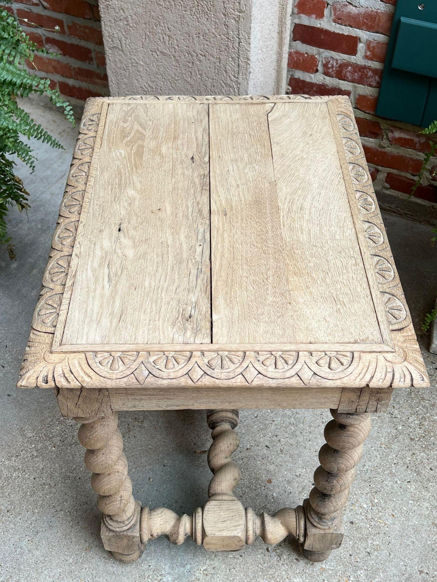 Antique French Side Table Barley Twist Bleached Carved Nightstand Oak Louis XIII en vente 2