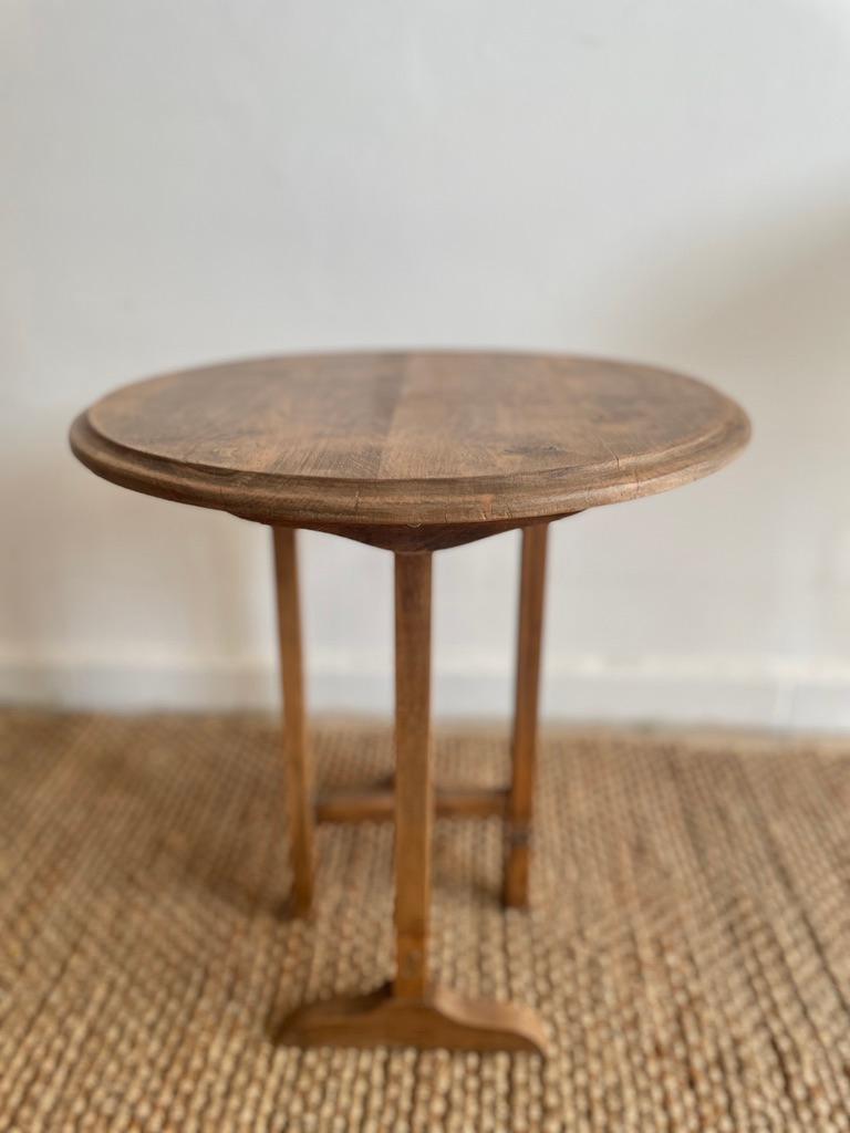 Français Table d'appoint française ancienne, Mid Century Antiques en vente