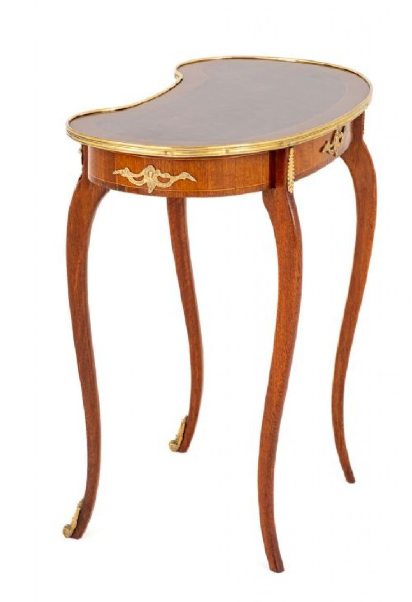 Acajou Ancienne table d'appoint française en forme de haricot réniforme Occasionnelle en vente