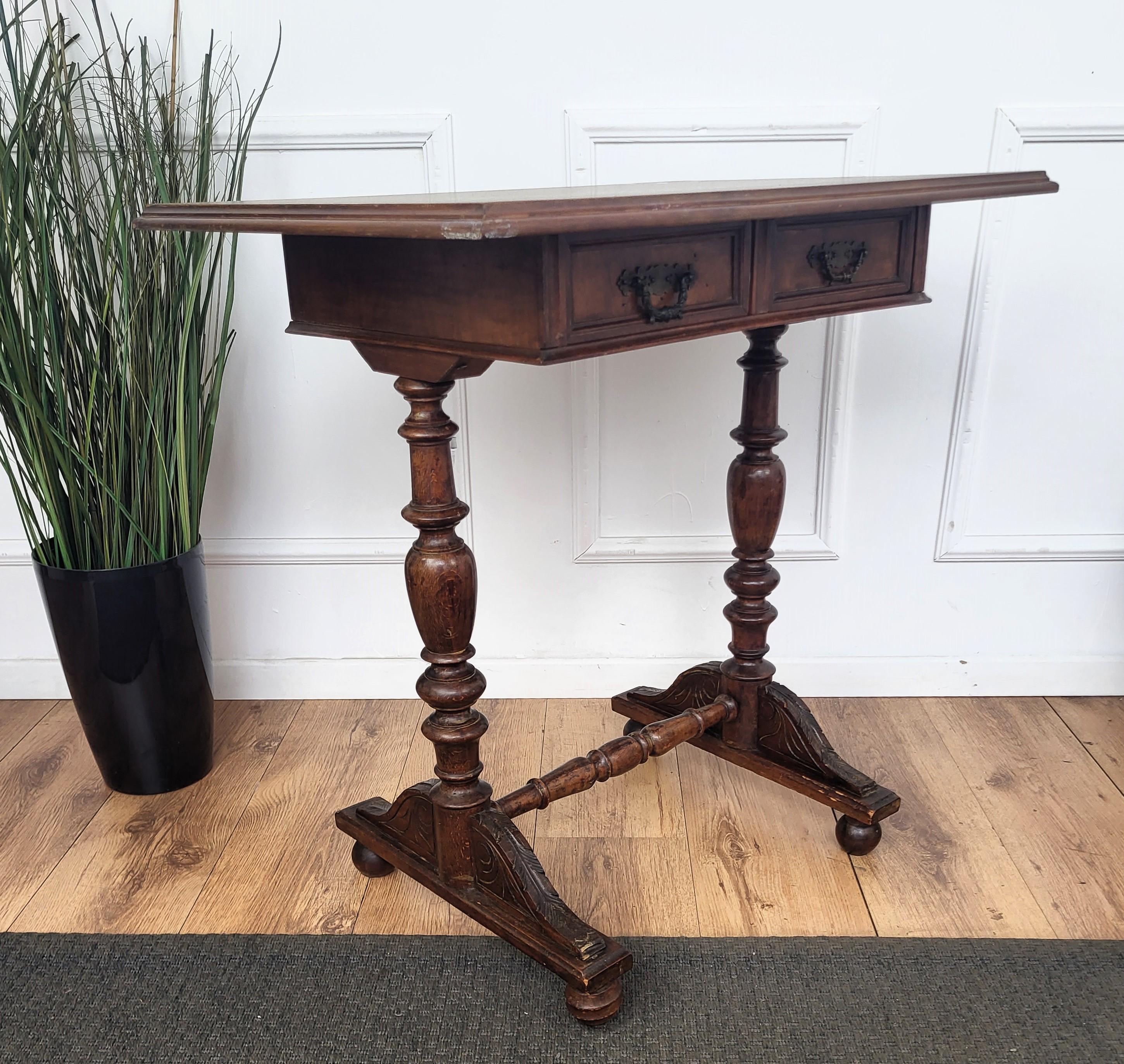 Antique French Mesa auxiliar Escritorio Roble Tapa biselada Patas decoradas talladas Francés en venta