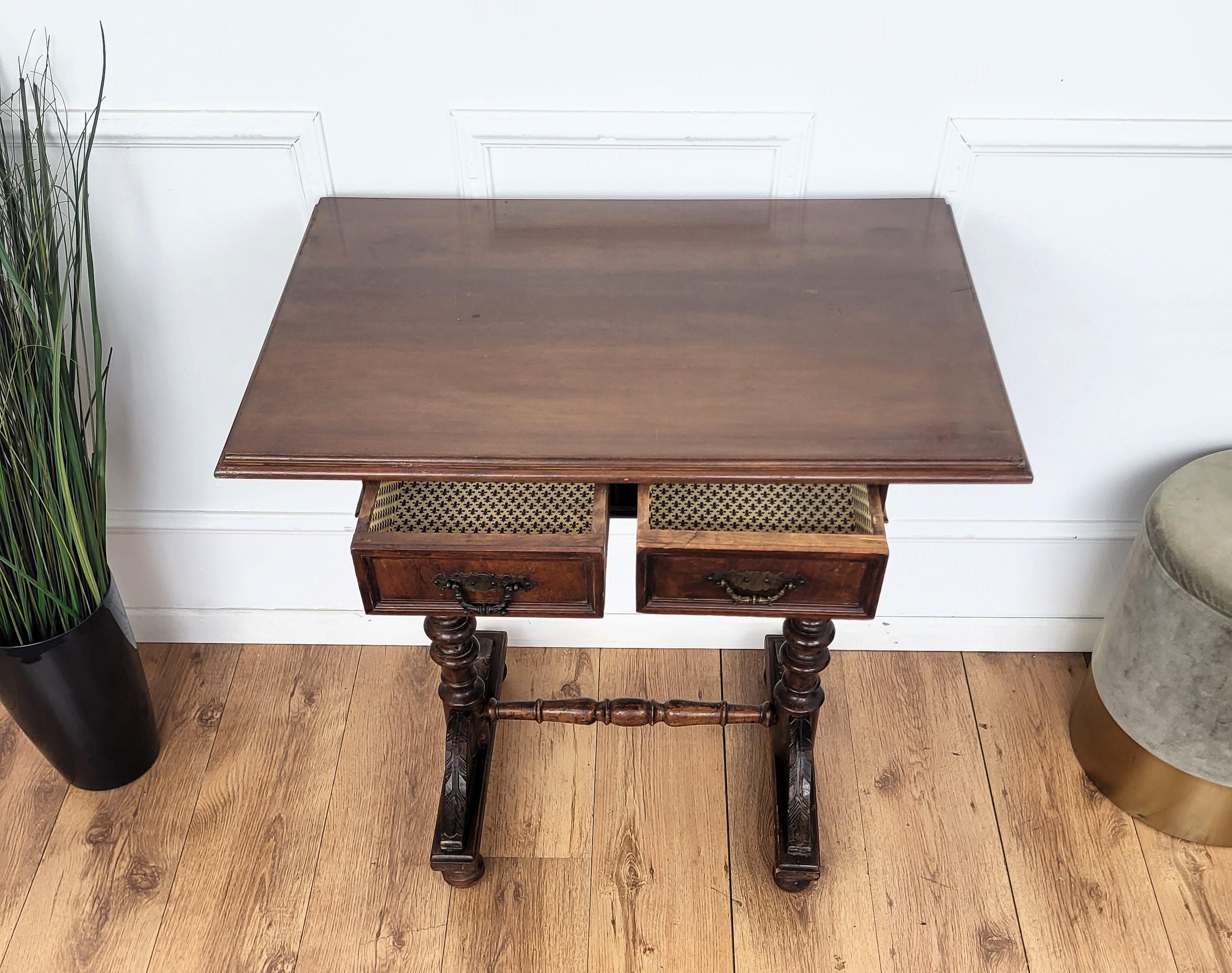 Antique French Mesa auxiliar Escritorio Roble Tapa biselada Patas decoradas talladas Tallado a mano en venta