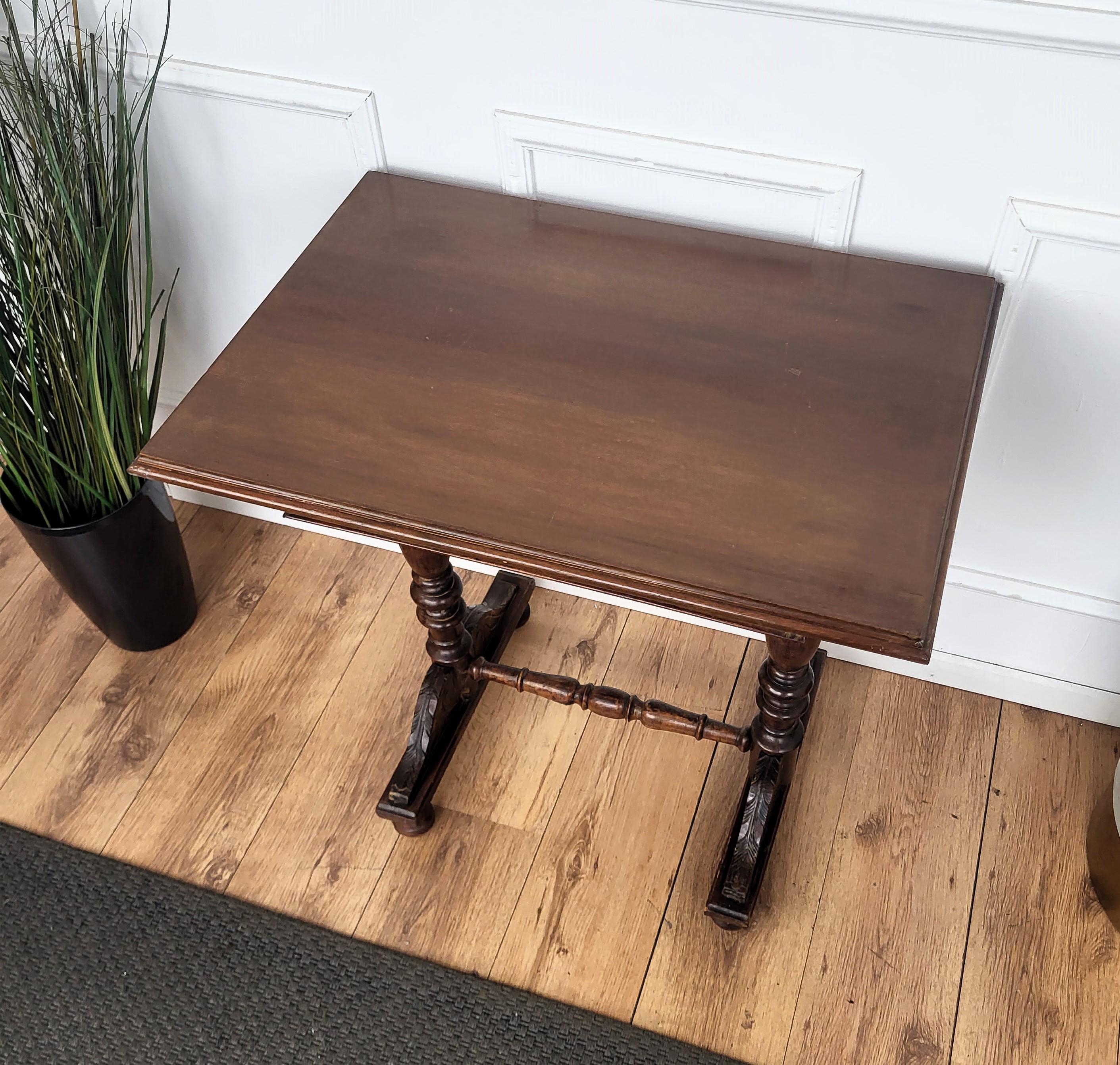 Antique French Mesa auxiliar Escritorio Roble Tapa biselada Patas decoradas talladas en Bueno estado para la venta en Carimate, Como