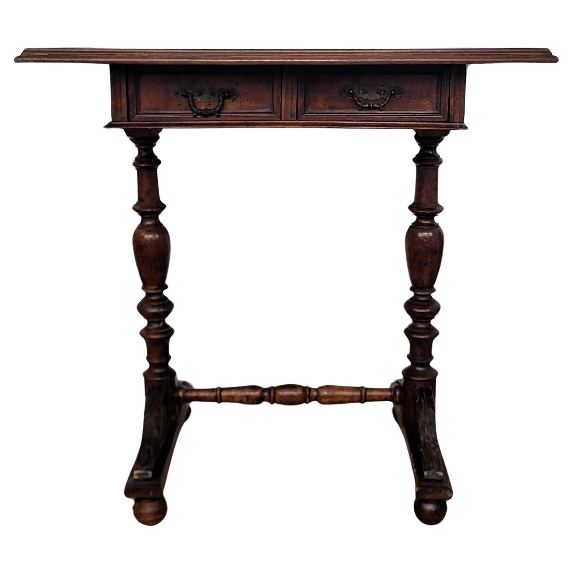 Antique French Mesa auxiliar Escritorio Roble Tapa biselada Patas decoradas talladas