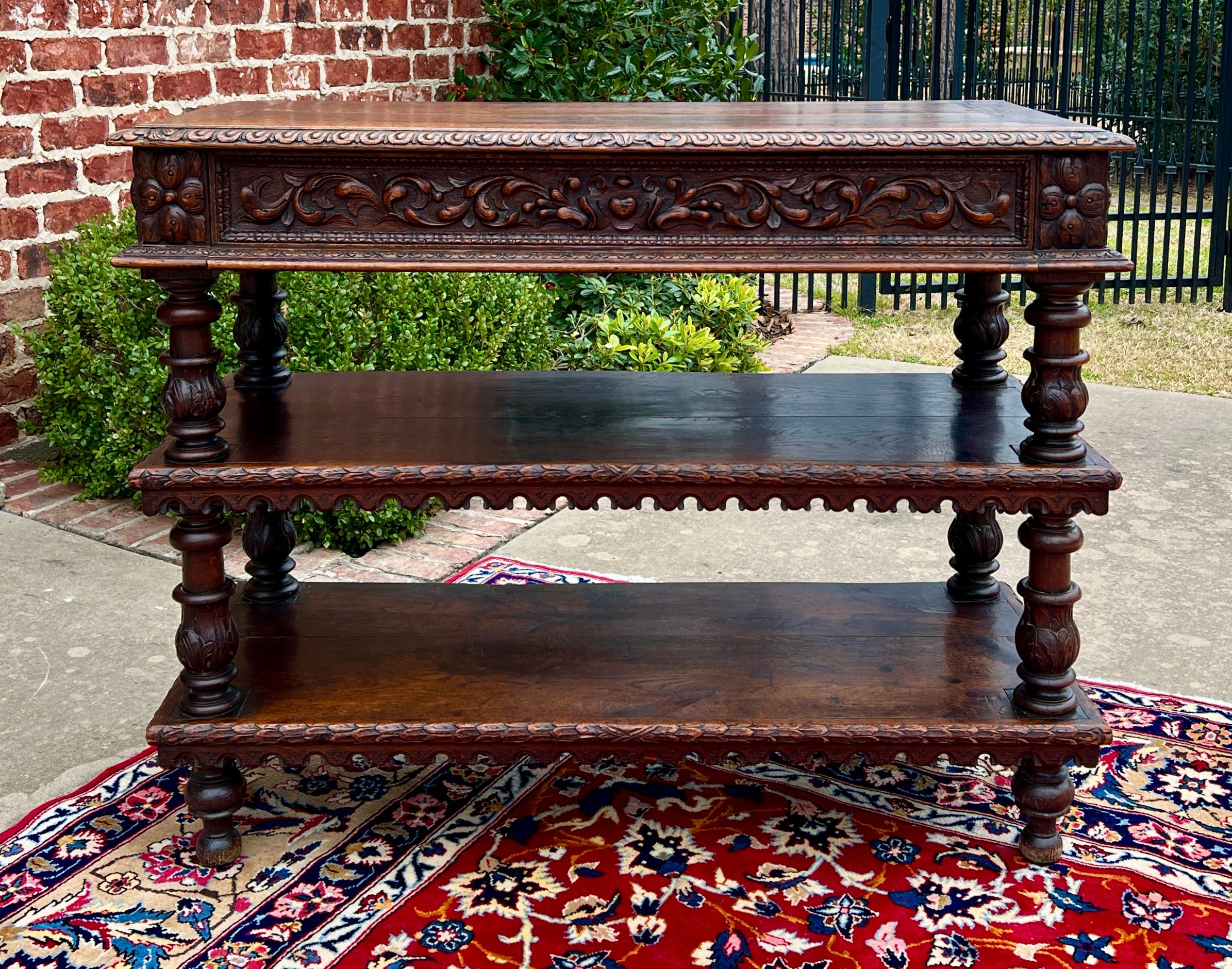 EXQUISITE Antike Französisch Renaissance Revival HIGHLY CARVED  Eiche Sideboard, Server oder Konsole Sofatisch oder Sideboard/Server mit Schublade~~c. 1890s

Hoch geschnitzte Pfosten und Schürze mit voller Länge Schublade~~schönes Statement