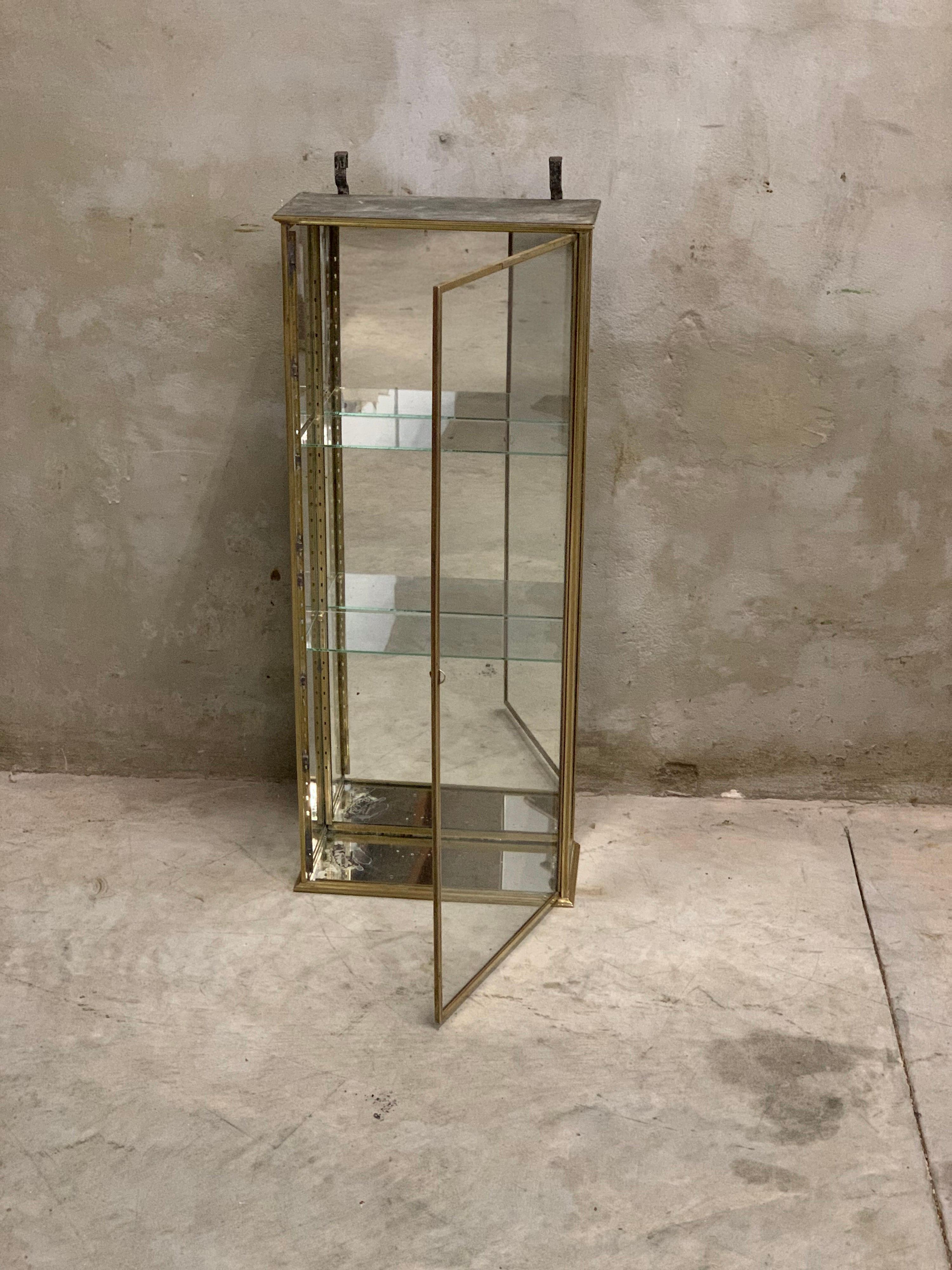Antique French Siégèl Paris brass display cabinet. Early 1900's 6