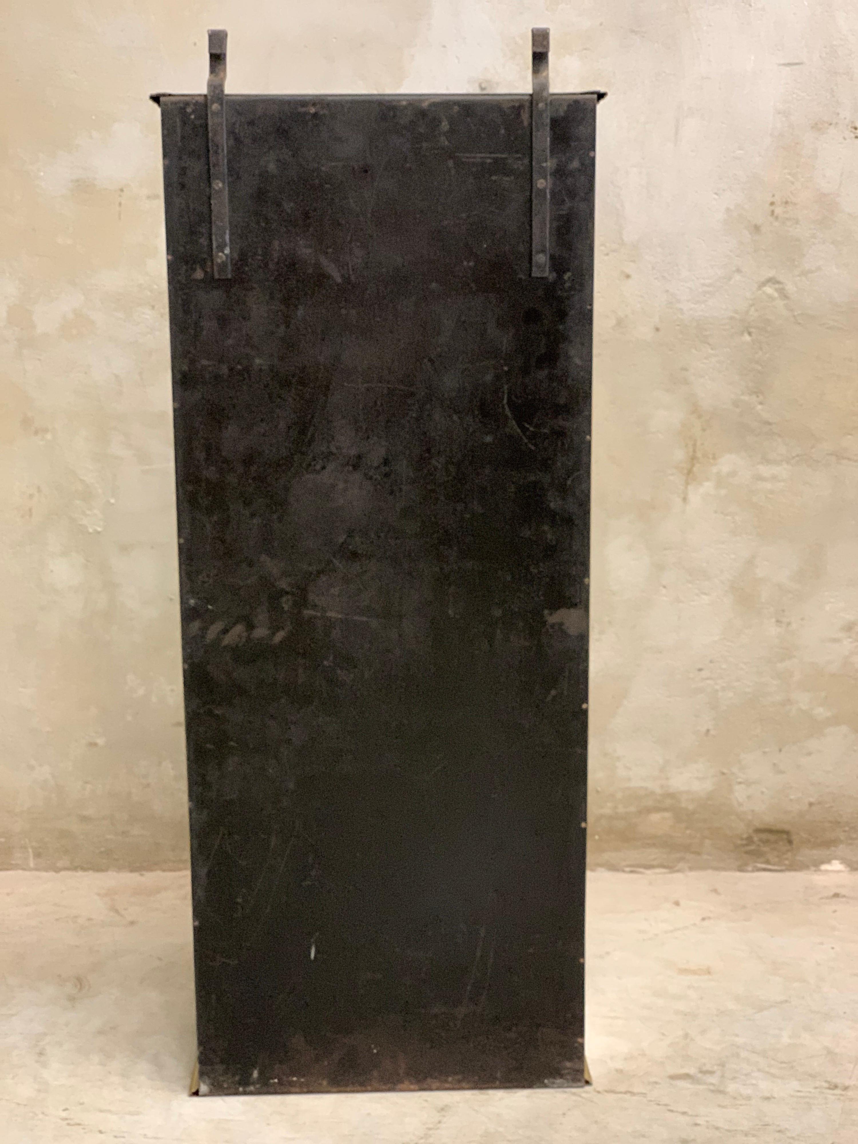 Antique French Siégèl Paris brass display cabinet. Early 1900's 13