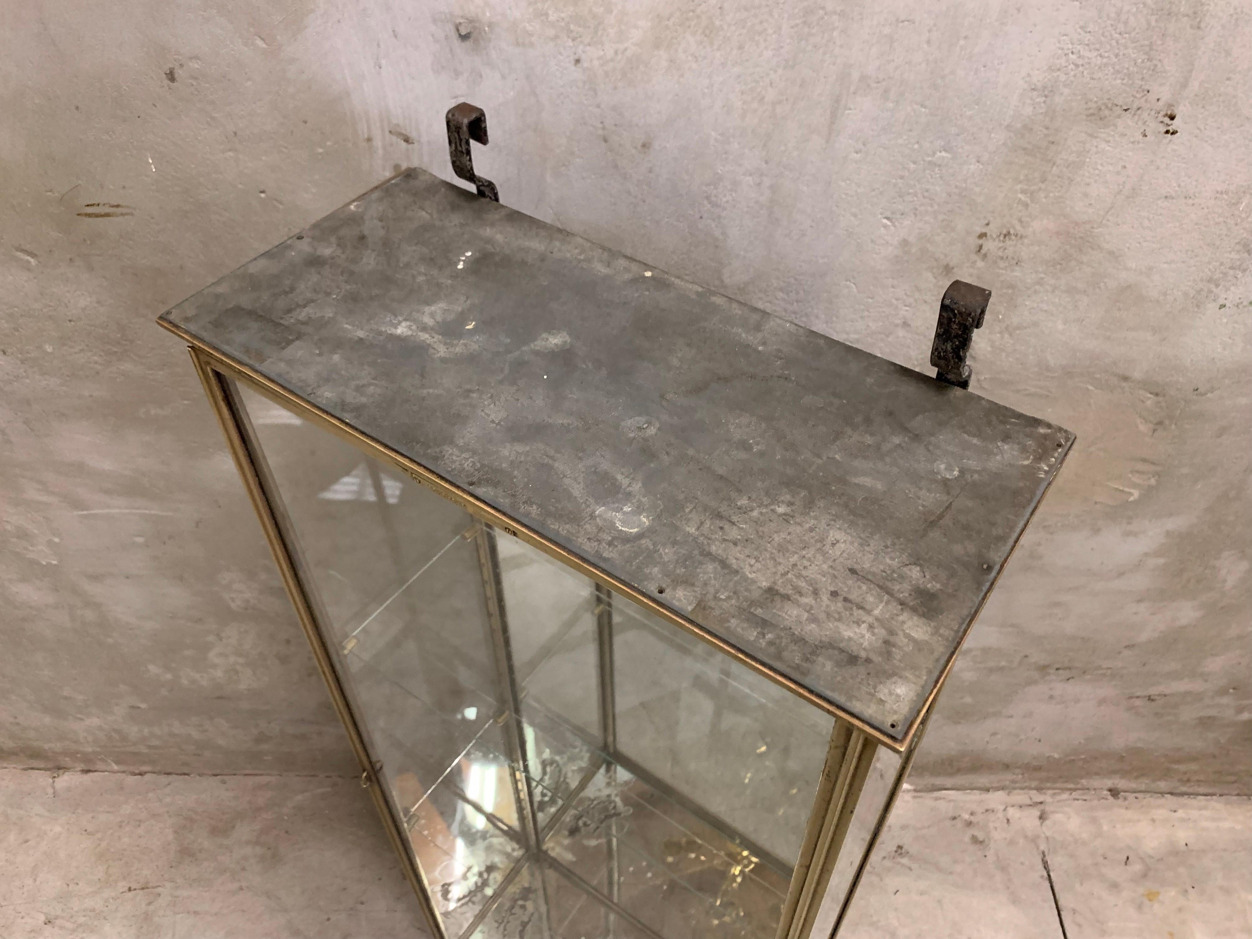Antique French Siégèl Paris brass display cabinet. Early 1900's 2