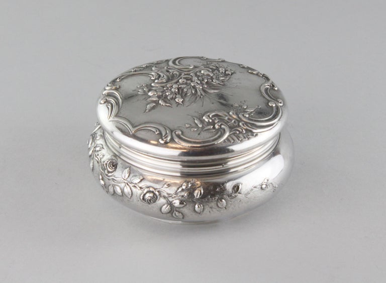 Antique French silver 19th century tea caddy.
Made in France late 19th century
Maker : Unidentified
950 silver

Dimensions - 
Diameter x Height : 11.2 x 6.2 cm
Approx Weight : 236 grams

Condition: Tea caddy has surface wear from general