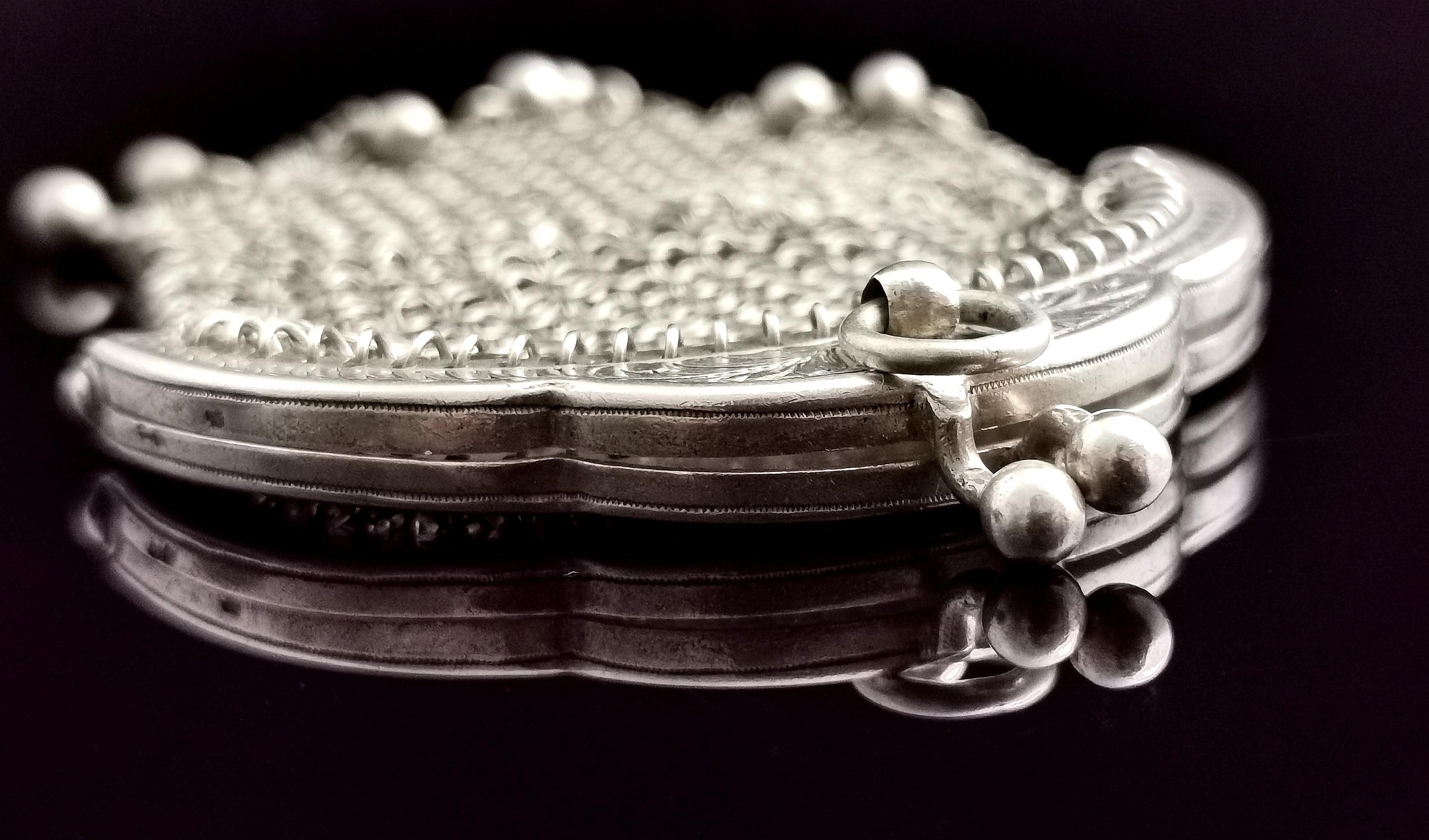Antique French silver coin purse, Chatelaine purse, mesh  In Fair Condition For Sale In NEWARK, GB