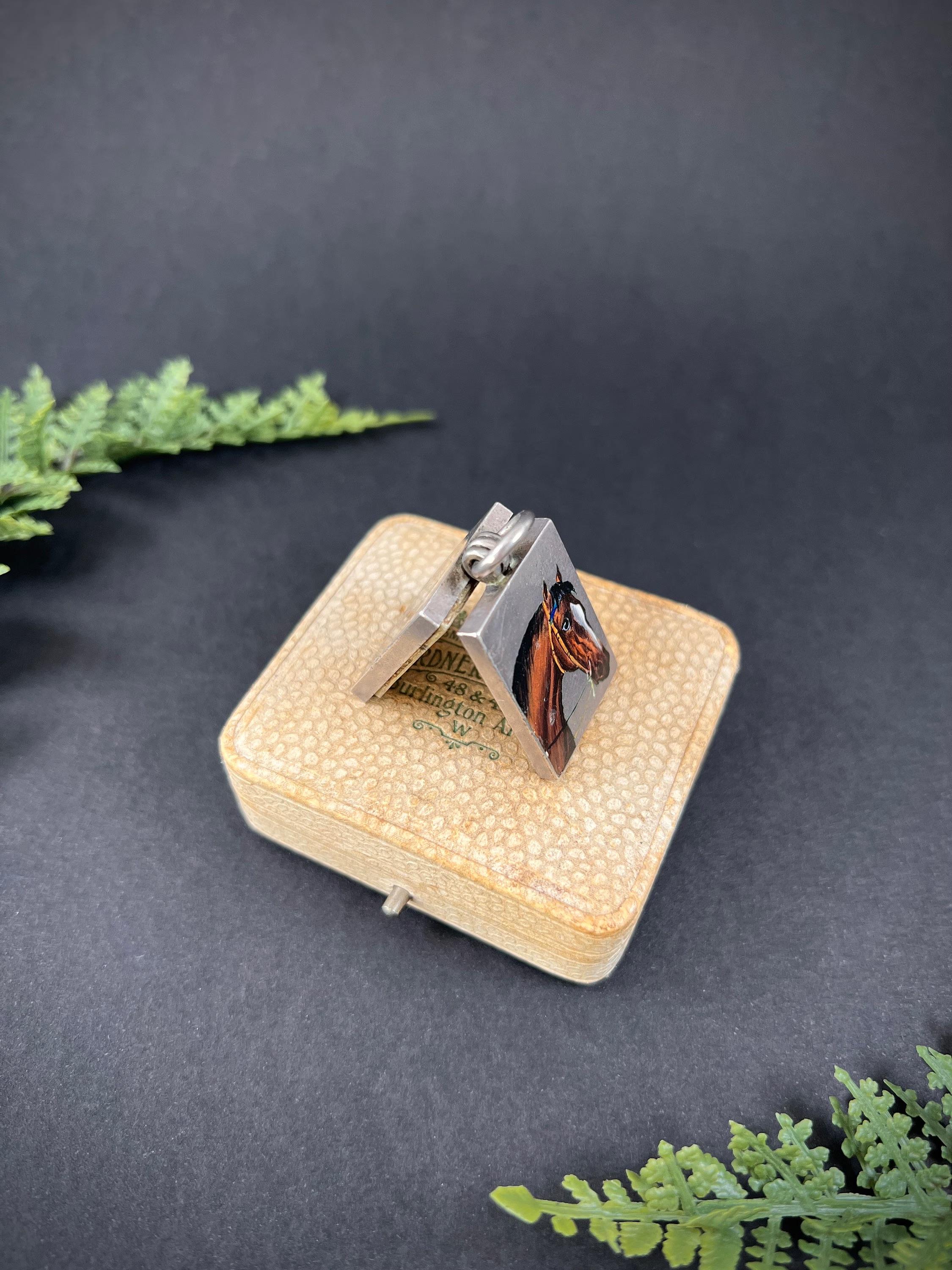 Médaille de cheval rectangulaire en émail, ancienne, en argent français, de l'Antiquité, de l'époque Edwardienne en vente 4
