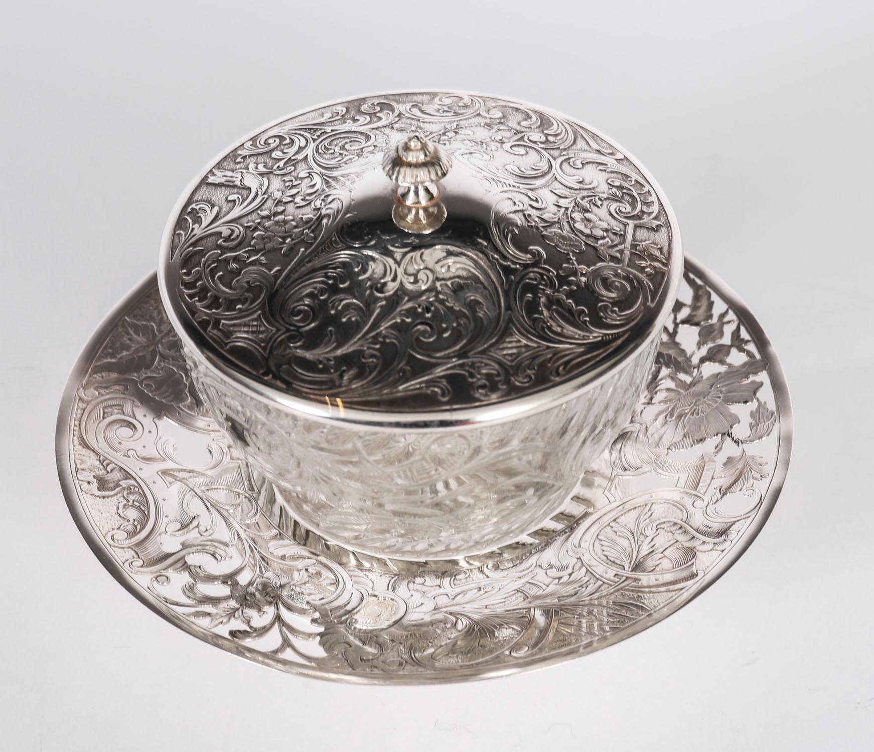 Antique French Silver, piatto da burro in argento inciso e cristallo tagliato del XIX secolo in vendita 6