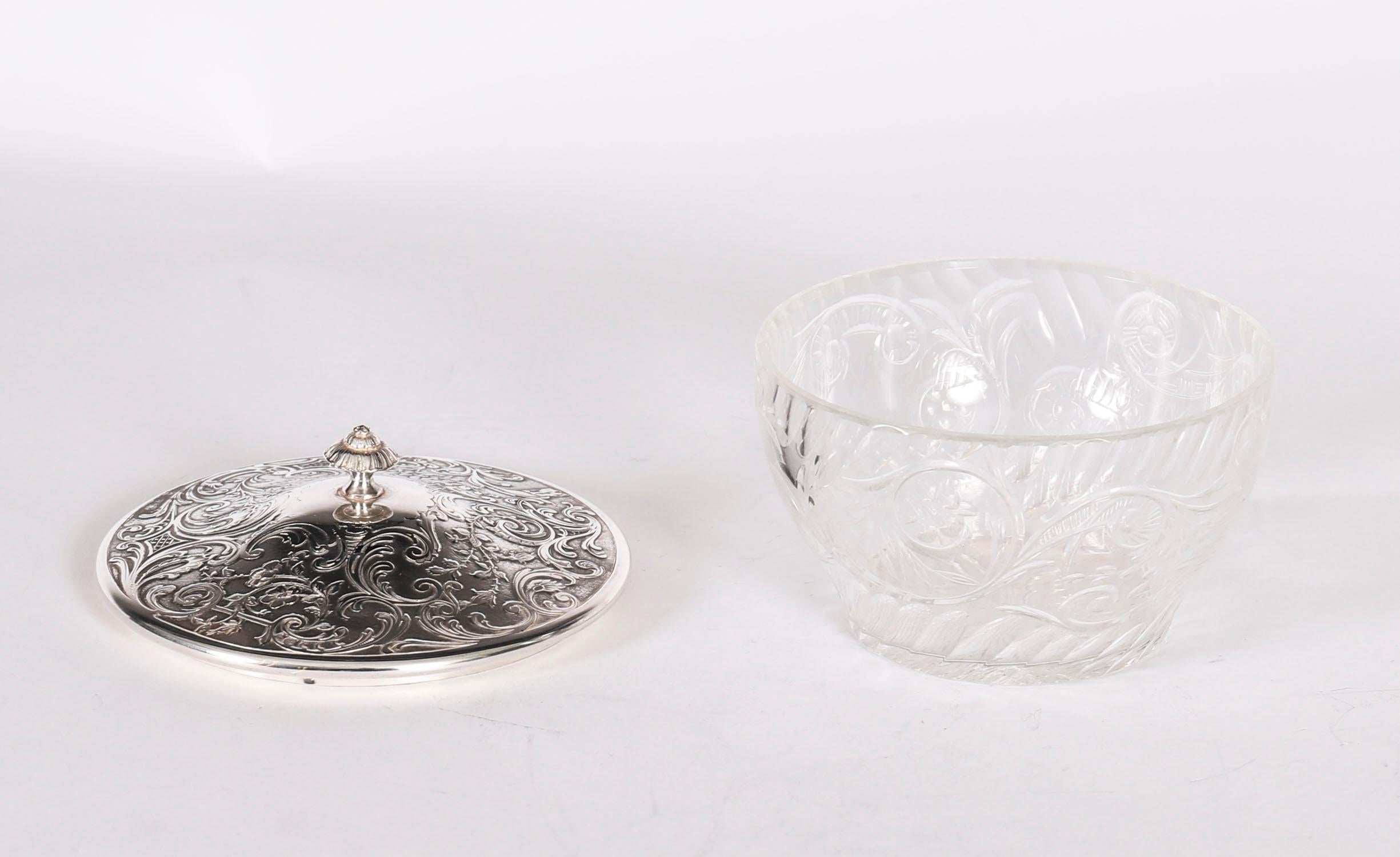 Antique French Silver, piatto da burro in argento inciso e cristallo tagliato del XIX secolo In condizioni buone in vendita a London, GB