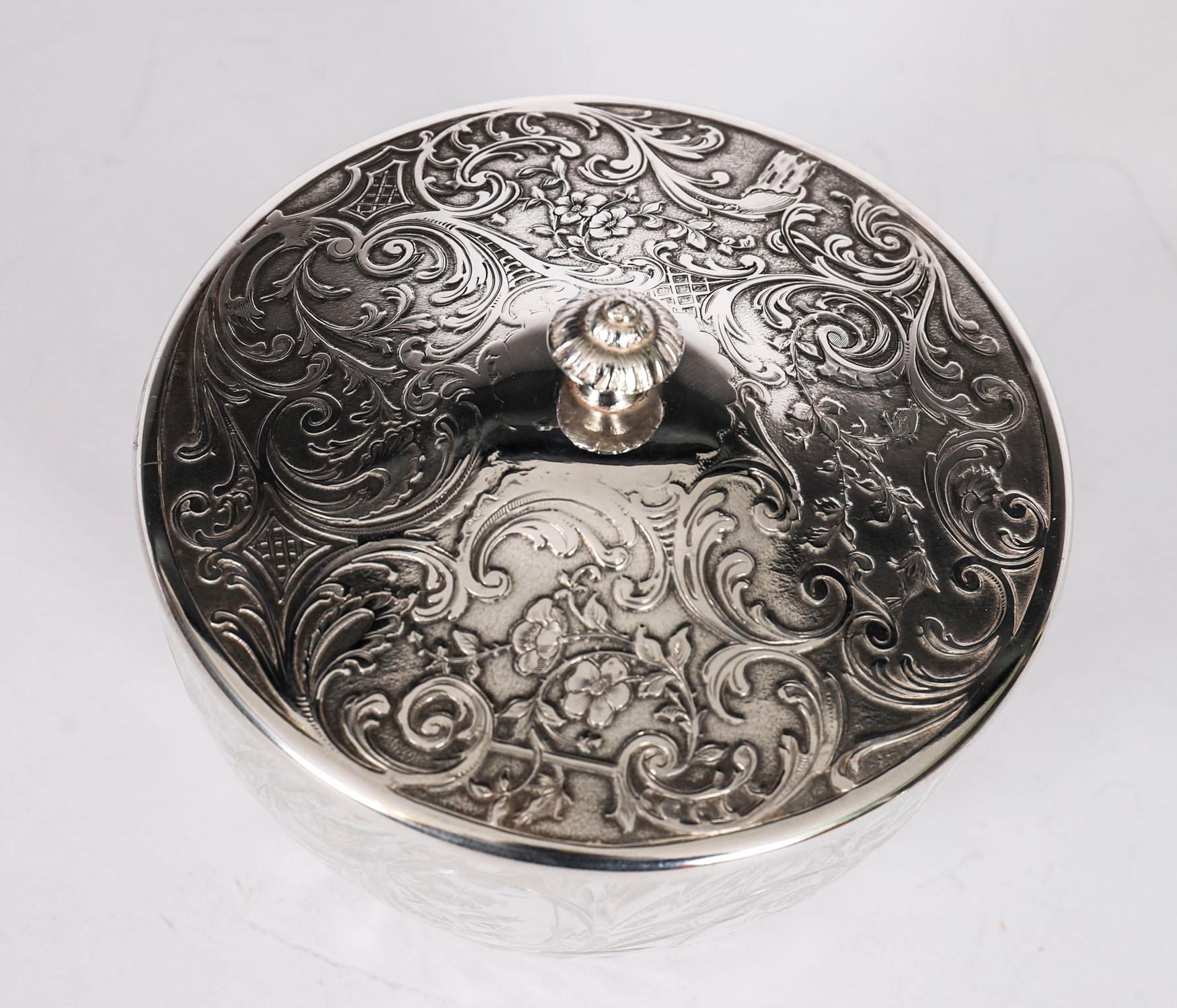 Antique French Silver, piatto da burro in argento inciso e cristallo tagliato del XIX secolo in vendita 3