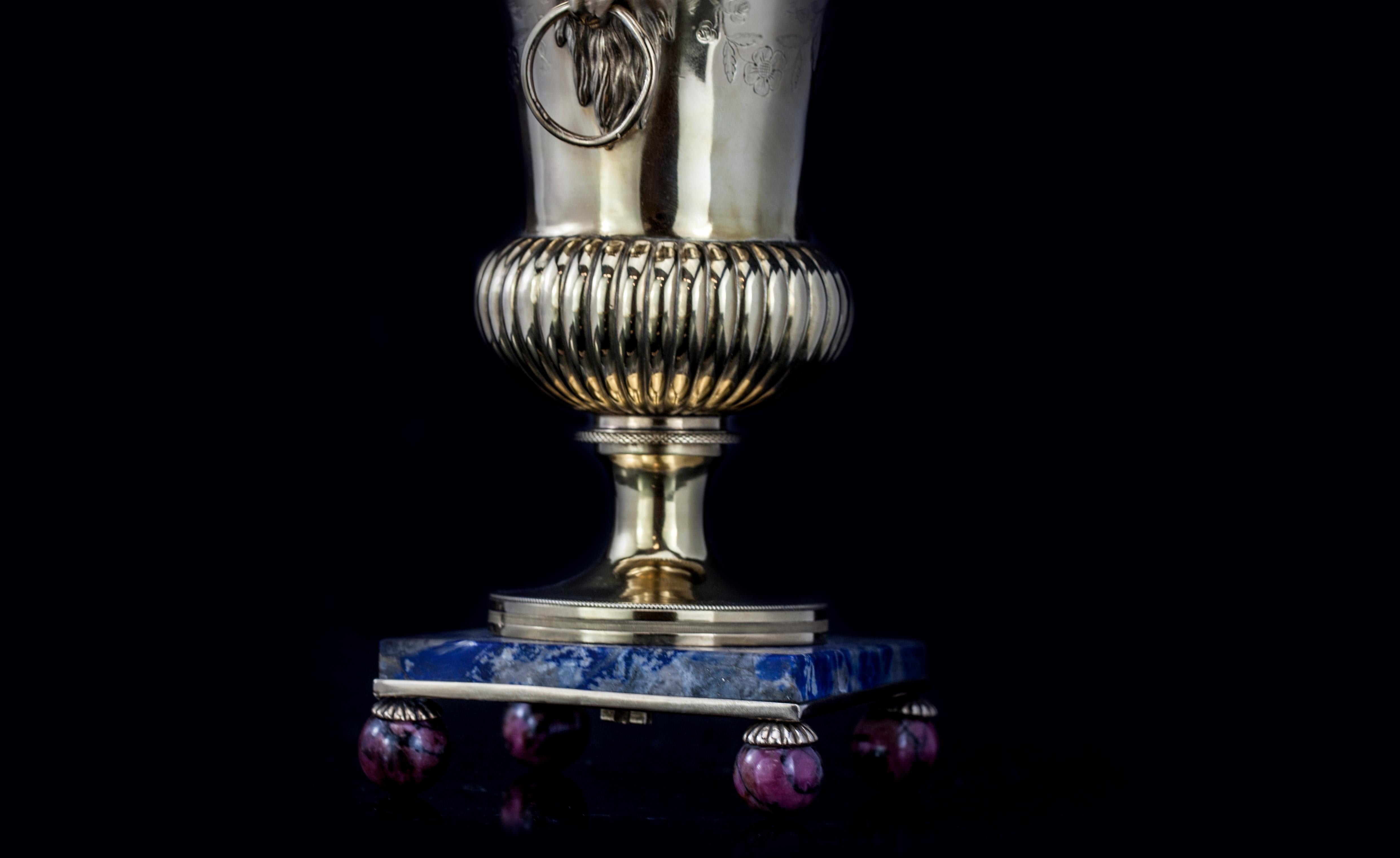 Victorien Ancienne urne française en argent doré avec couvercle coq en vente